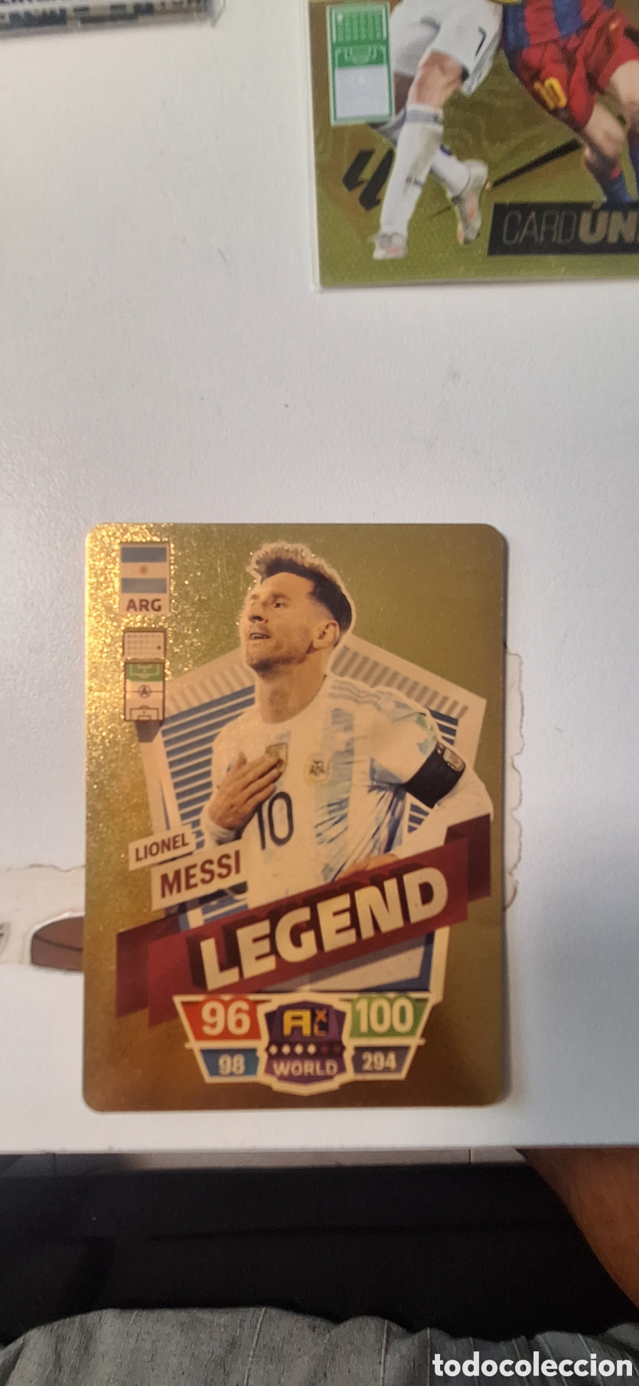 Cromos de f&uacute;tbol: carta Legend de Lionel Messi de la colecci&oacute;n Panini Adrenalyn XL FIFA World Cup Qatar 2022.