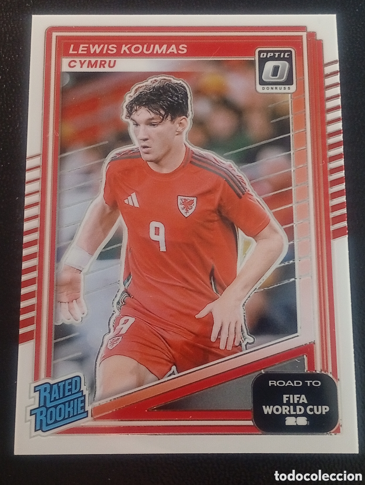 Cromos de f&uacute;tbol: optic rookie 207 KOUMAS CYMRY GALES DONRUSS ROAD FIFA WORLD CUP 2026 MUNDIAL ADRENALYN