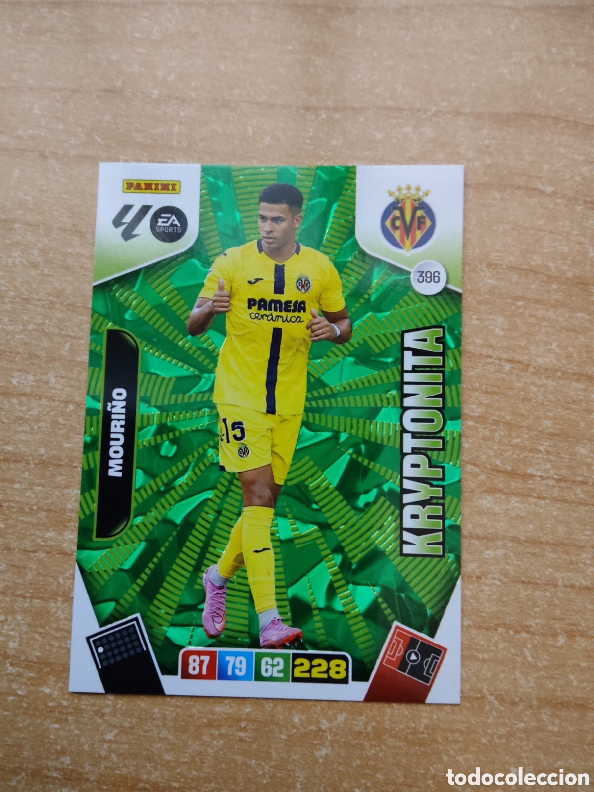 Fu&szlig;ball-Sticker: 396 MOURI&Ntilde;O KRYPTONITA VILLARREAL ADRENALYN XL LIGA 2025 2026