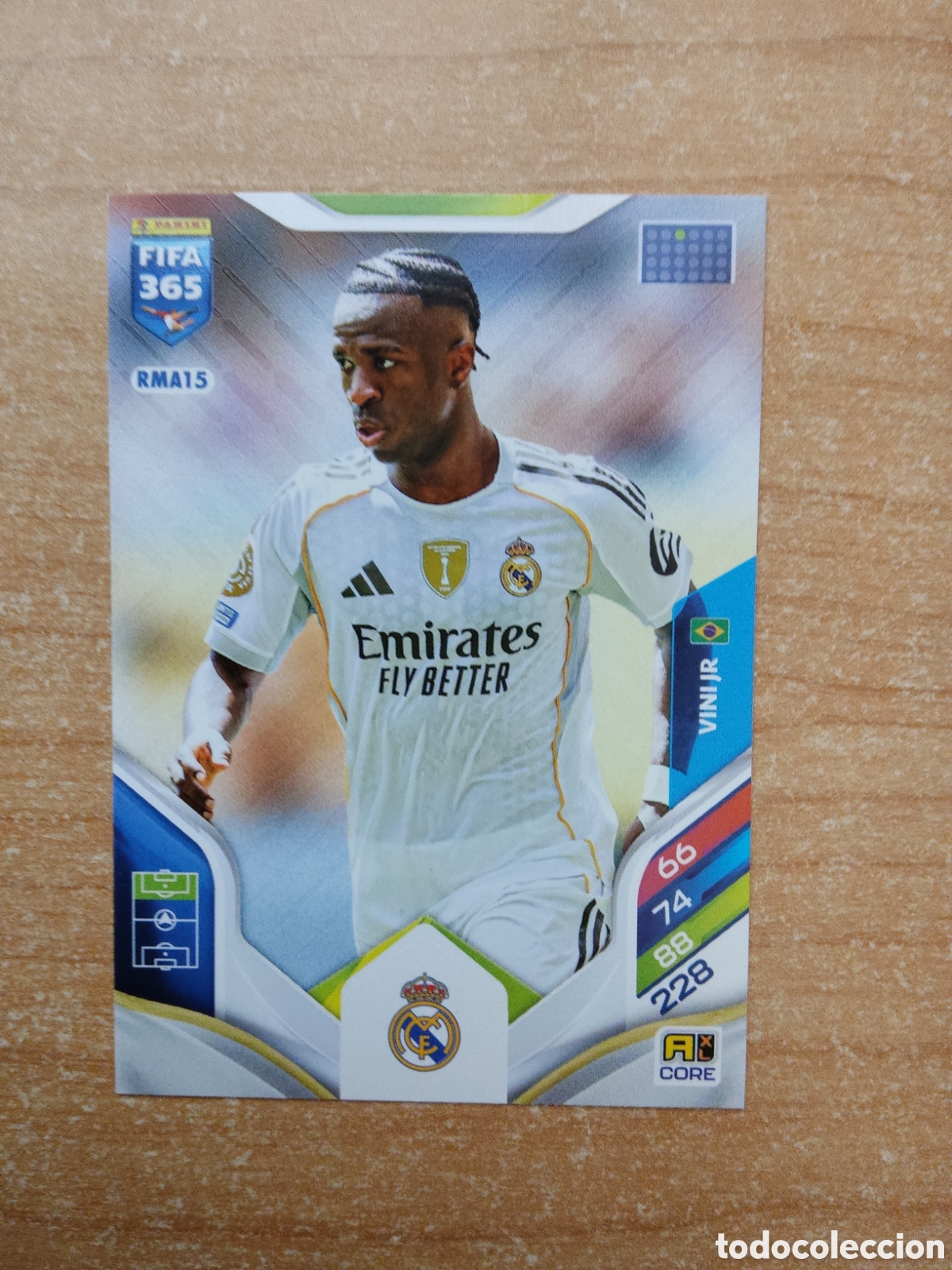 Cromos de f&uacute;tbol: RMA15 VINICIUS REAL MADRID FIFA 365 ADRENALYN 2026