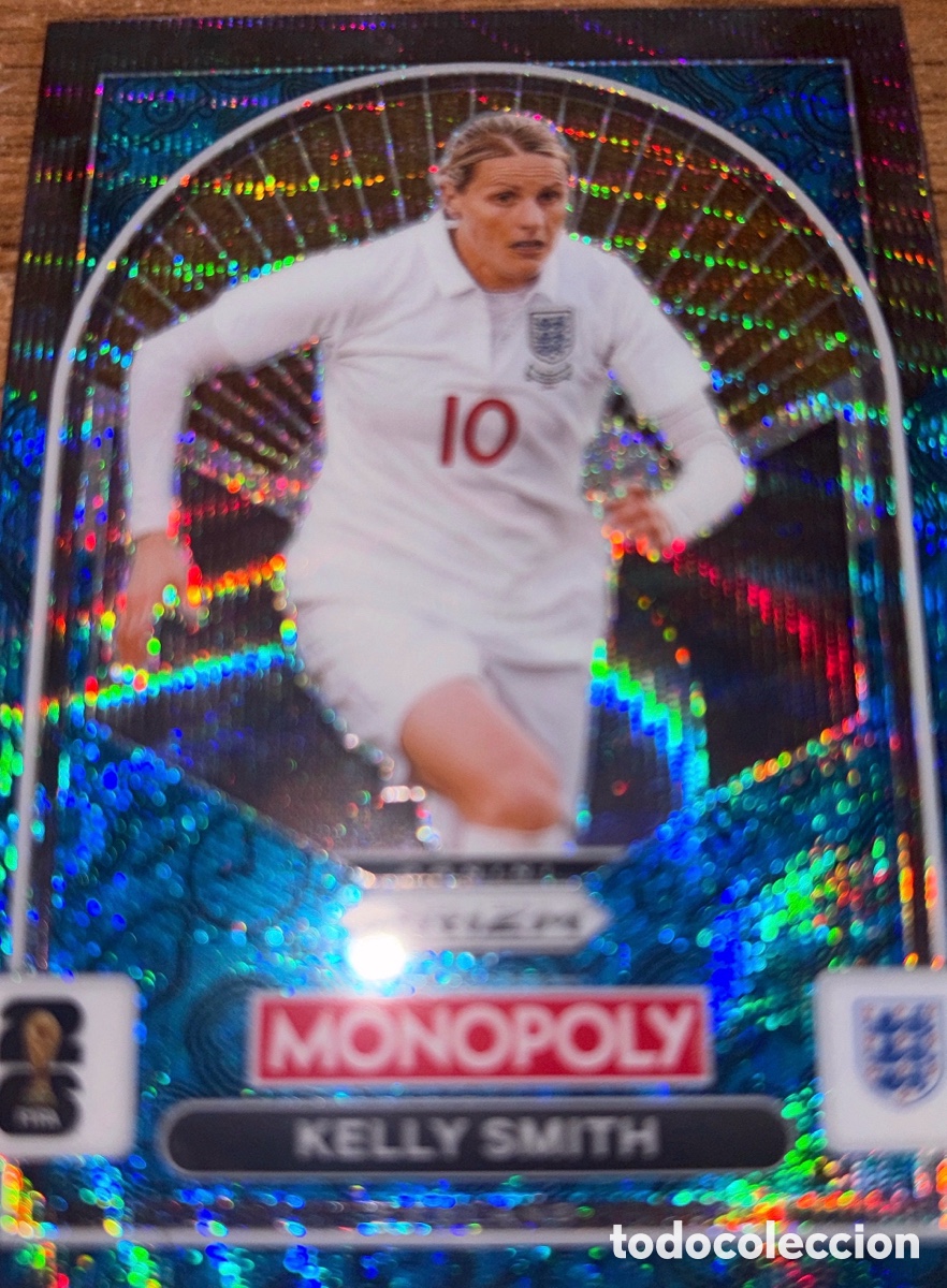 Cromos de f&uacute;tbol: 97.- KELLY SMITH -BORDE AZUL- (INGLATERRA) MONOPOLY PRIZM MUNDIAL 2026 (PANINI)