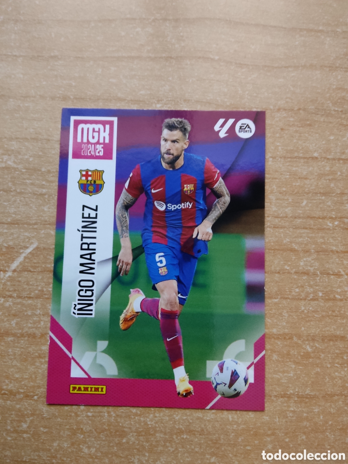 Cartes &agrave; collectionner de Football: 80 I&Ntilde;IGO MARTINEZ BARCELONA MEGACRACKS 2024 2025