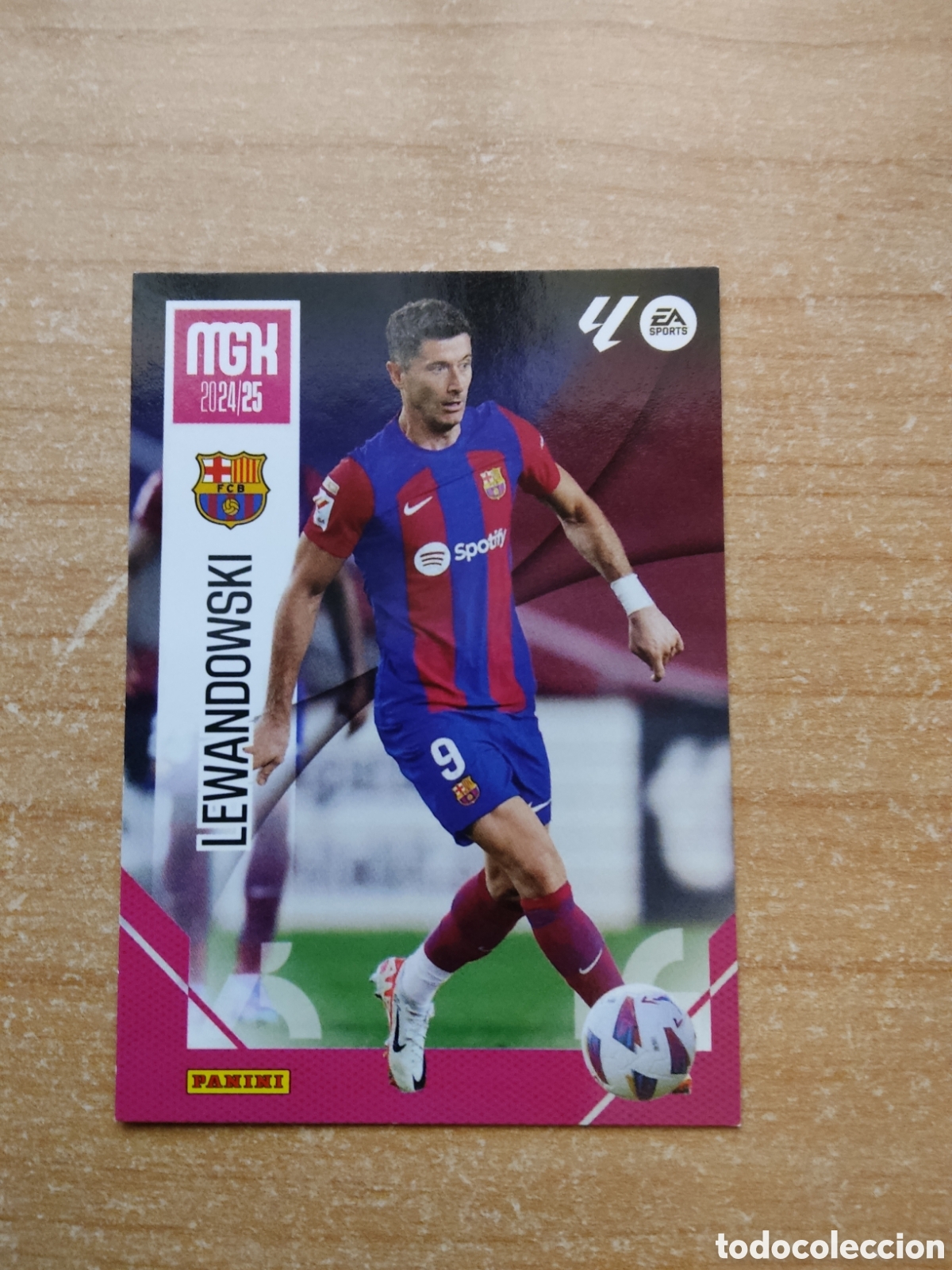 Football Stickers: 90 LEWANDOWSKI BARCELONA MEGACRACKS 2024 2025
