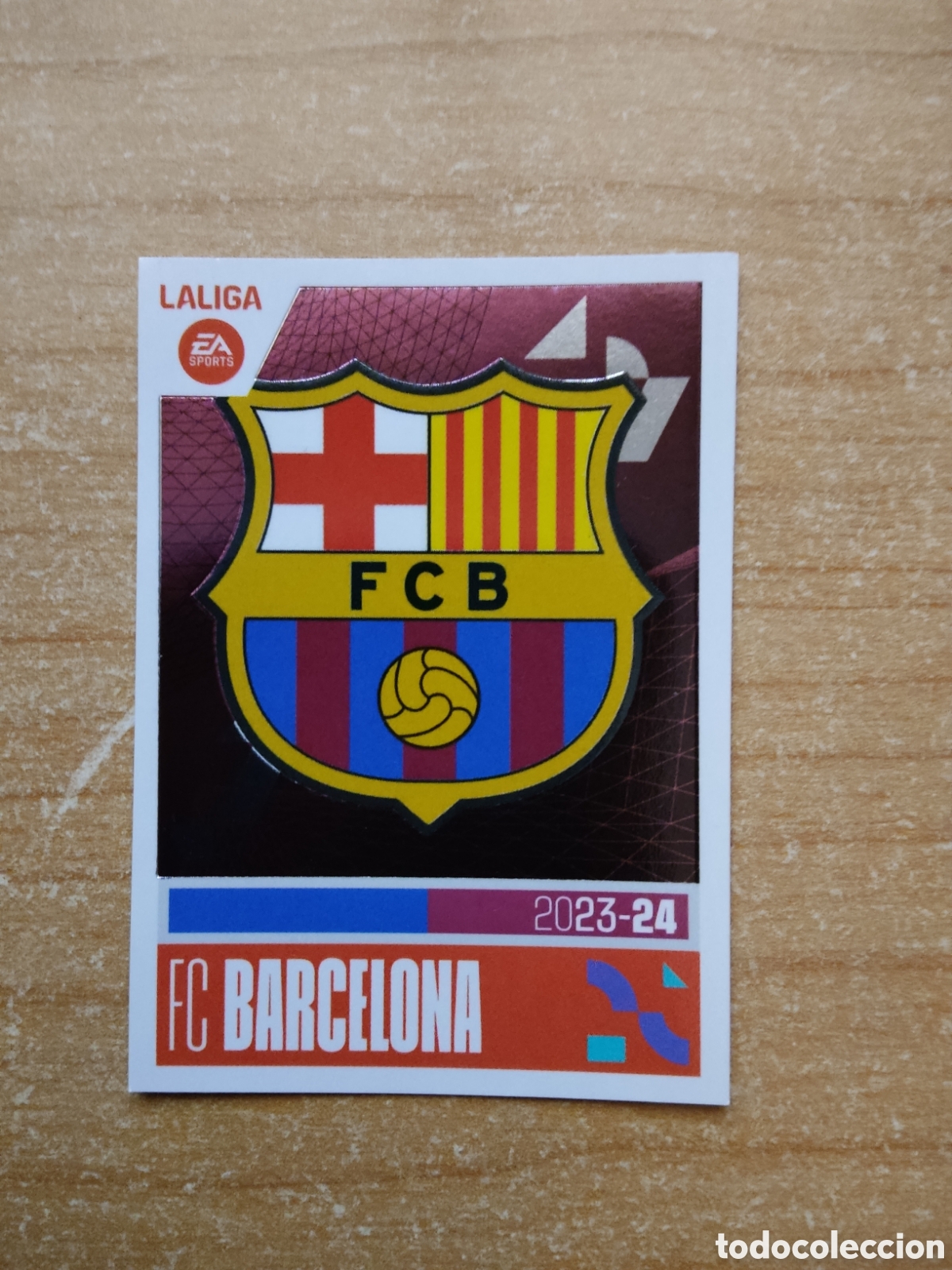 Cartes &agrave; collectionner de Football: 1 ESCUDO BARCELONA LIGA ESTE 2023 2024