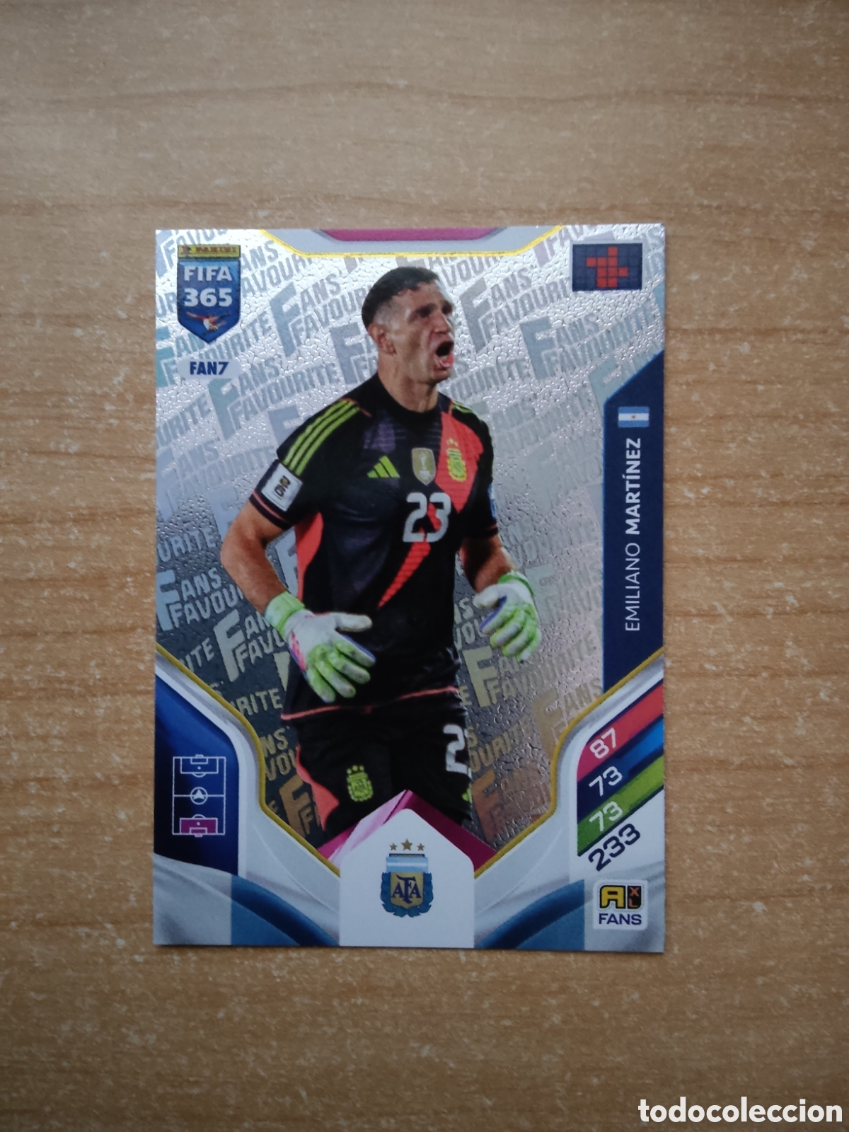 Cromos de f&uacute;tbol: FAN7 EMILIANO MARTINEZ ARGENTINA FIFA 365 ADRENALYN 2026