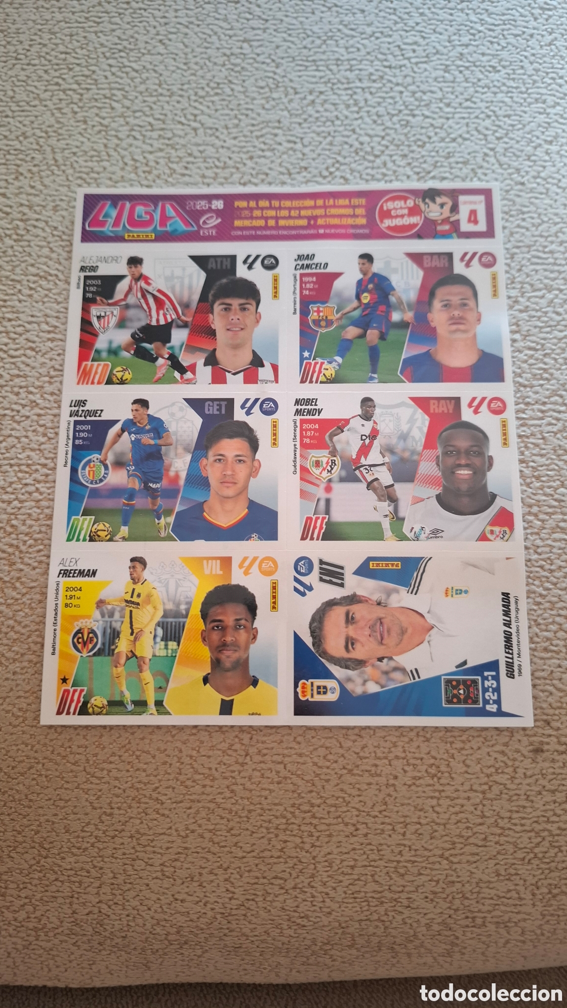 Cromos de f&uacute;tbol: L&aacute;mina 4 exclusiva JUG&Oacute;N 6 Stickers Mercado de Invierno Panini LIGA ESTE 2025-26 Rego