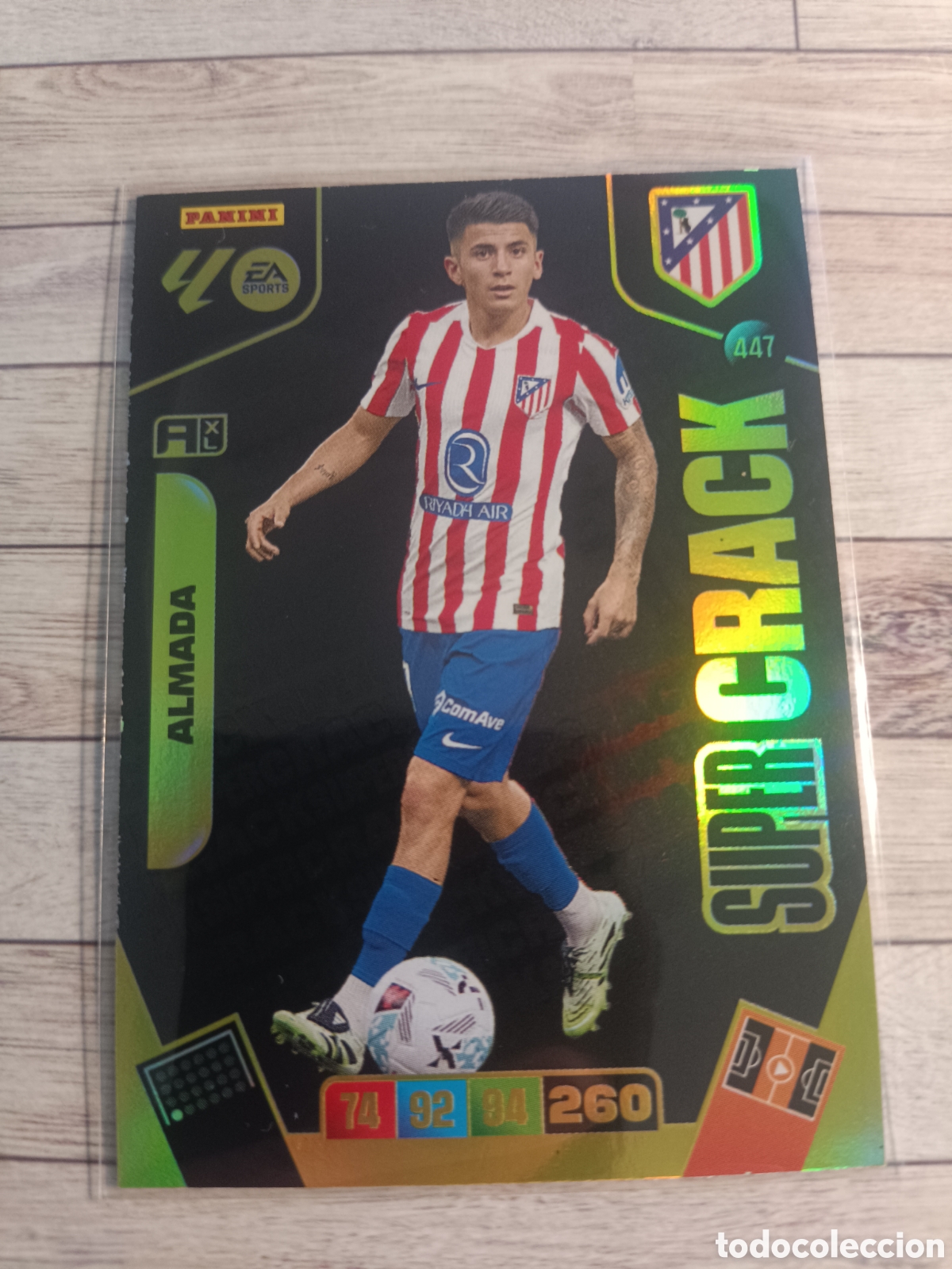 Cartes &agrave; collectionner de Football: 447 ALMADA SUPER CRACK ATL&Eacute;TICO DE MADRID ADRENALYN XL LIGA 2025 2026 PANINI 25 26