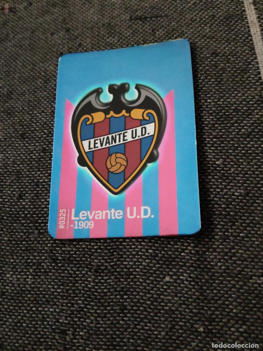 Football Stickers: 325 escudo levante versi&oacute;n brillo liso las fichas de la liga 2016