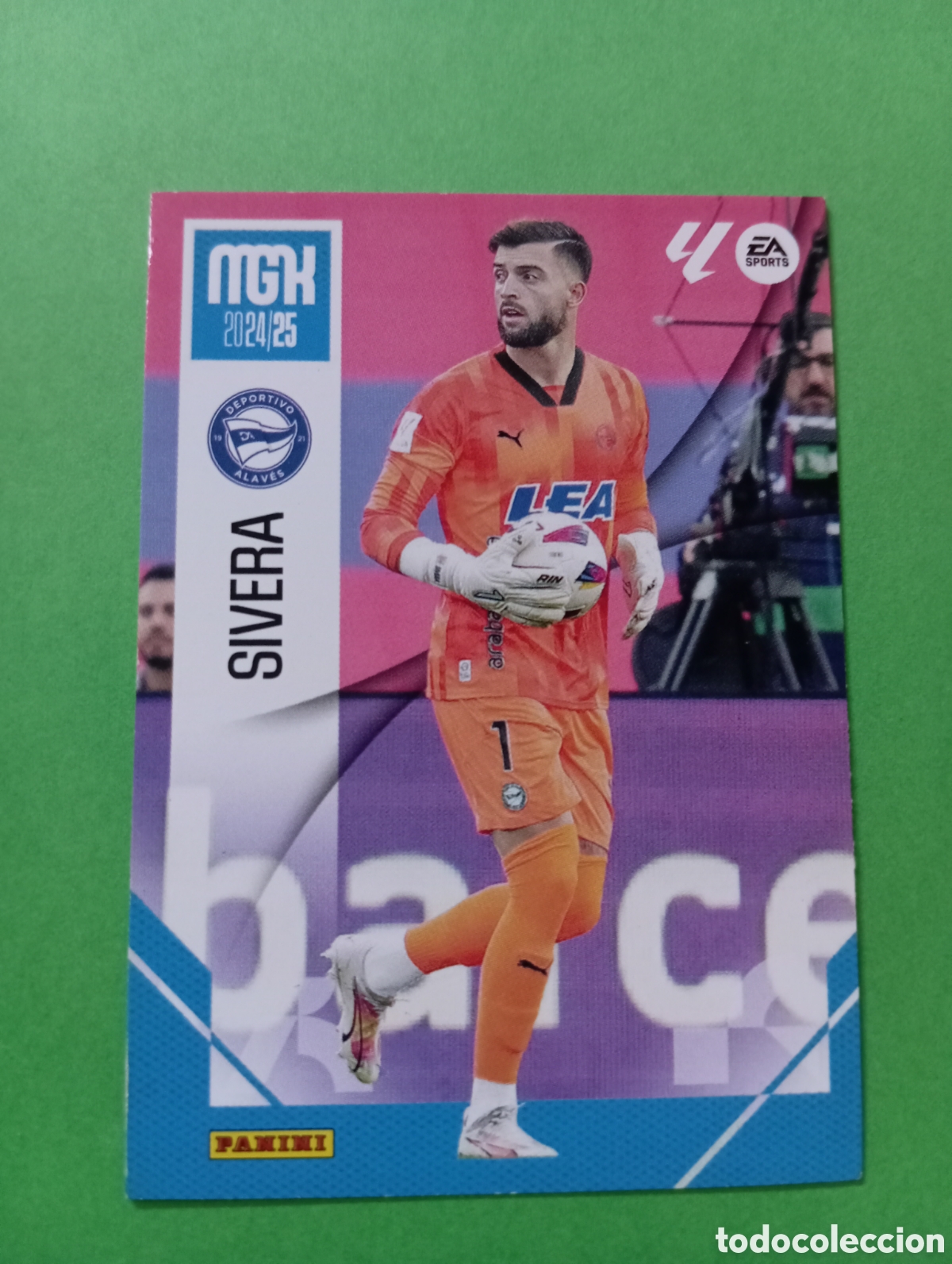Football Stickers: Sivera Alav&eacute;s n&deg;20 / PANINI MEGACRACKS 2024/2025