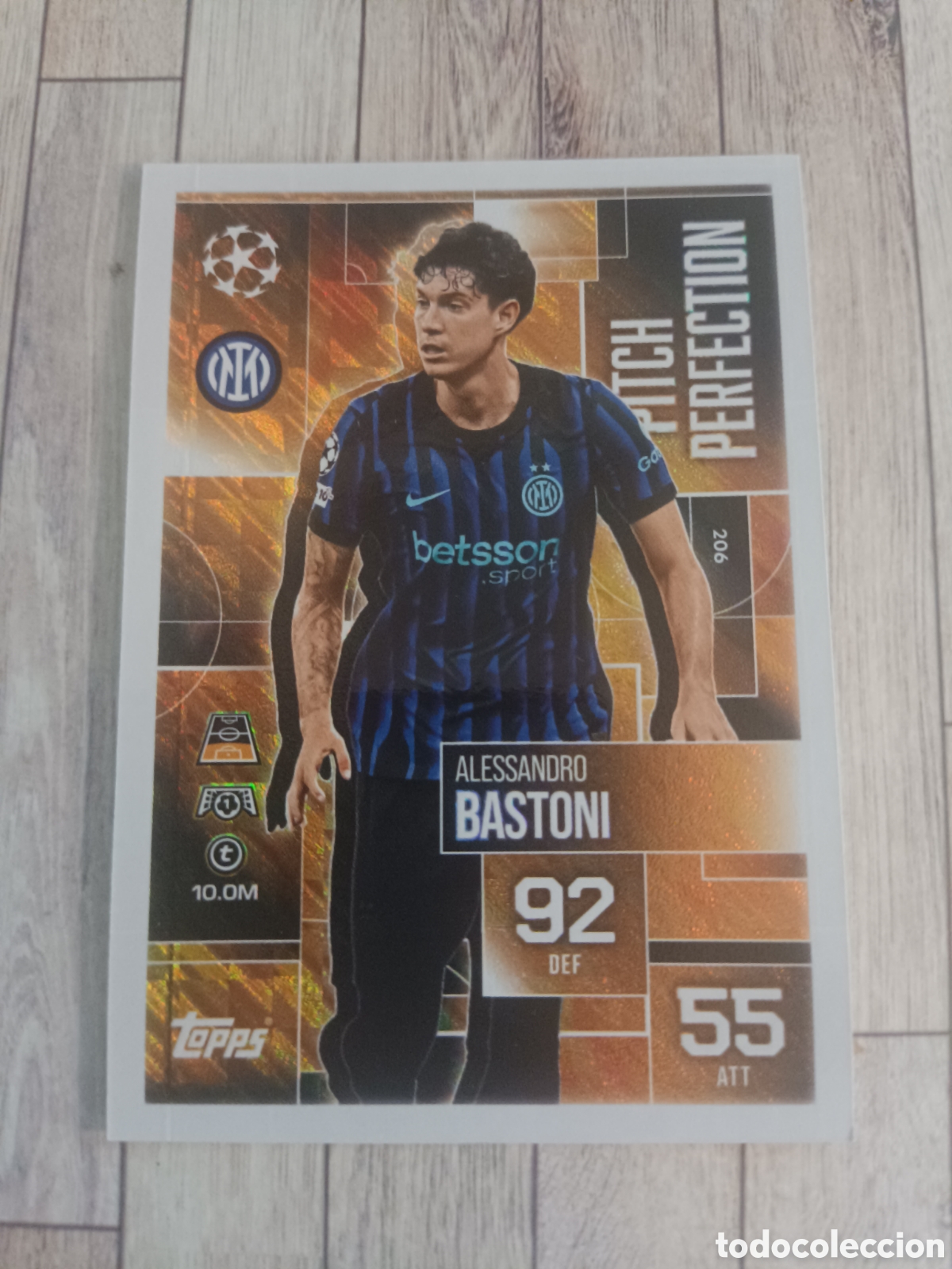 Cartes &agrave; collectionner de Football: 206 ALESSANDRO BASTONI INTER PITCH PERFECTION CHAMPIONS MATCH ATTAX EXTRA 2025 2026 TOPPS 25 26