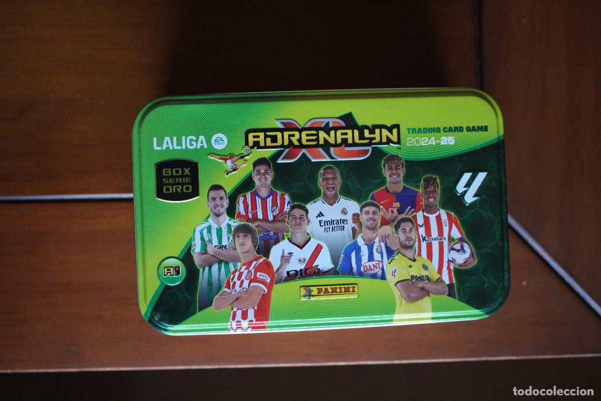 Fu&szlig;ball-Sticker: Caja de trading card Adrenalyn. Temporada 2024-25. Panini. No hay ninguna repetida.