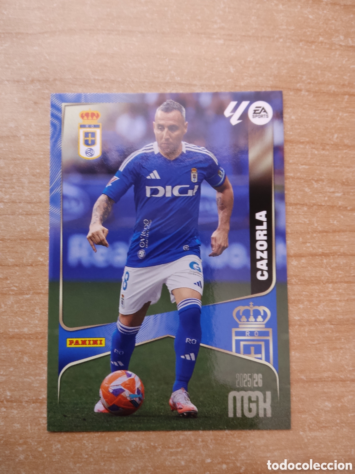 Fu&szlig;ball-Sticker: 282 SANTI CAZORLA REAL OVIEDO MEGACRACKS 2025 2026