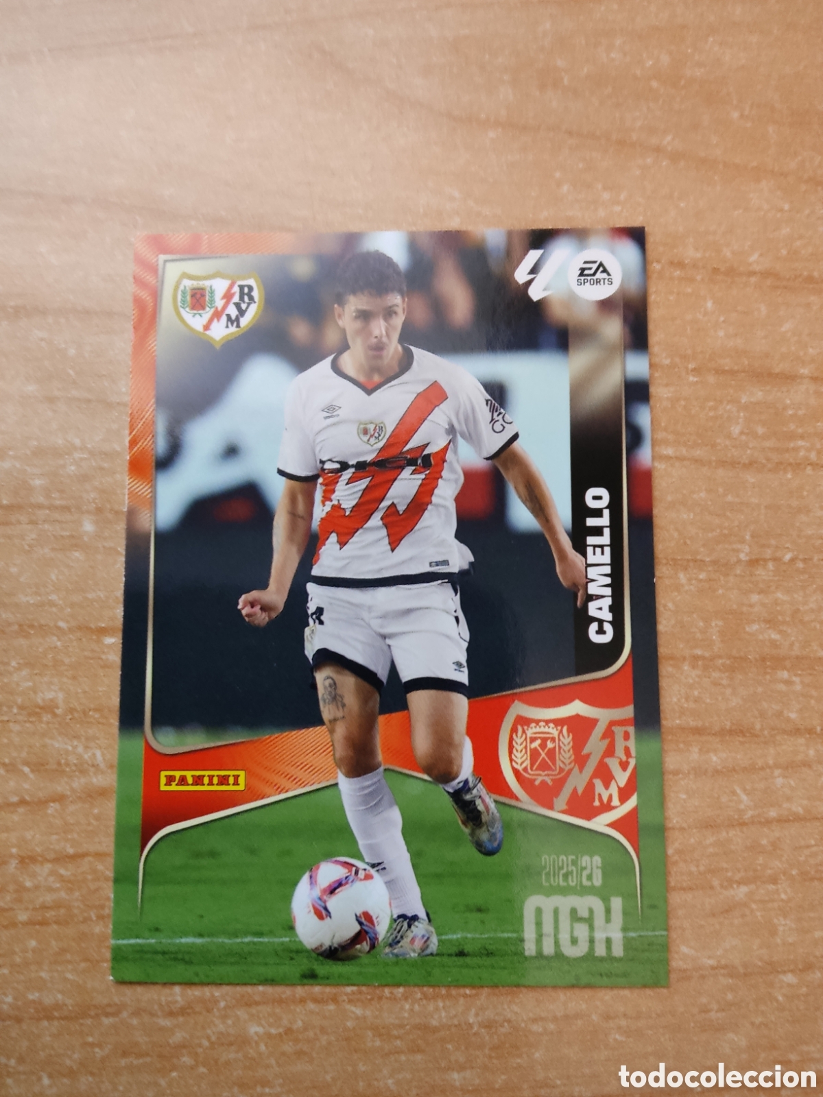 Cartes &agrave; collectionner de Football: 305 CAMELLO RAYO VALLECANO MEGACRACKS 2025 2026