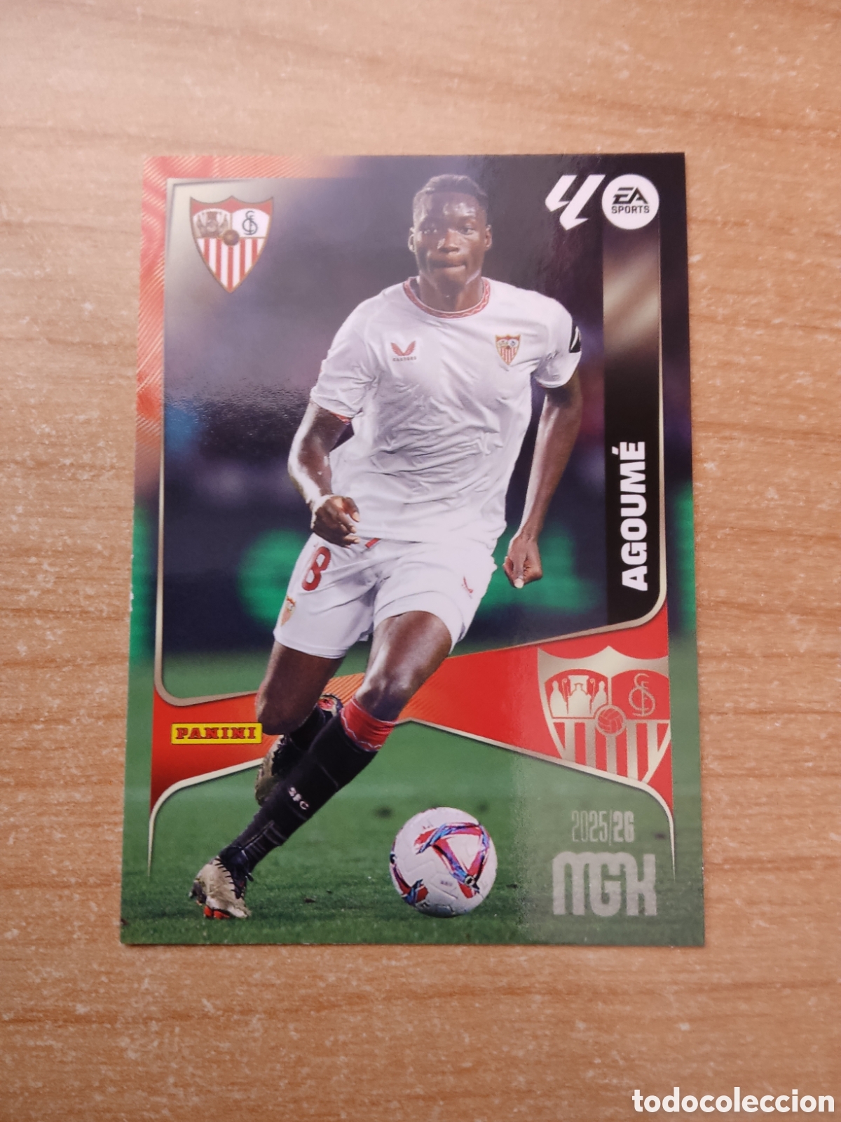 Fu&szlig;ball-Sticker: 336 AGOUME SEVILLA MEGACRACKS 2025 2026