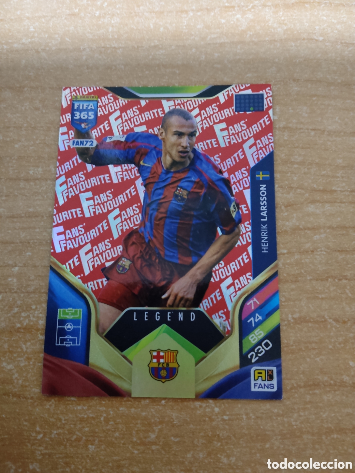 Cromos de f&uacute;tbol: FAN72 HENRIK LARSSON LEGEND BARCELONA ROJA FIFA 365 ADRENALYN 2026