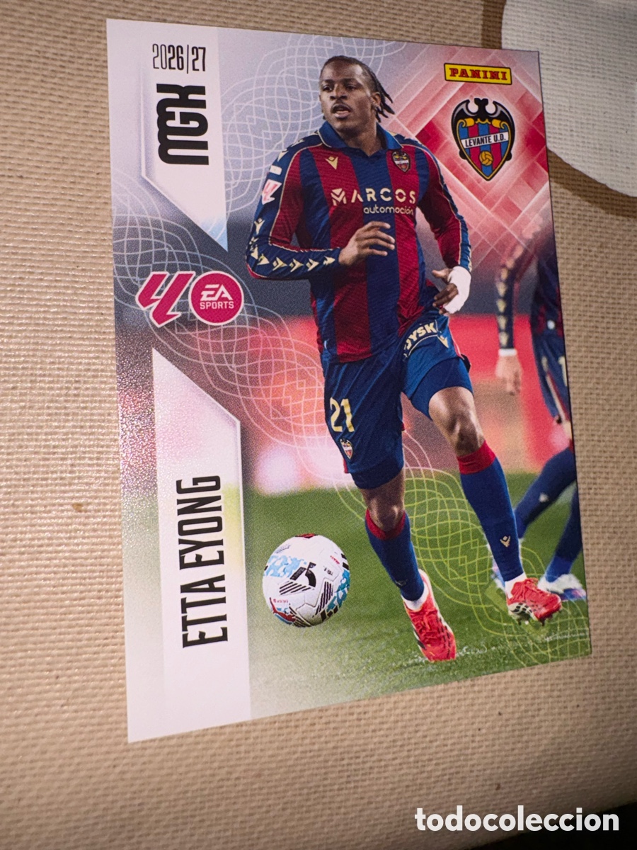 Cromos de f&uacute;tbol: Etta young megacrack 2026-2027 26-27