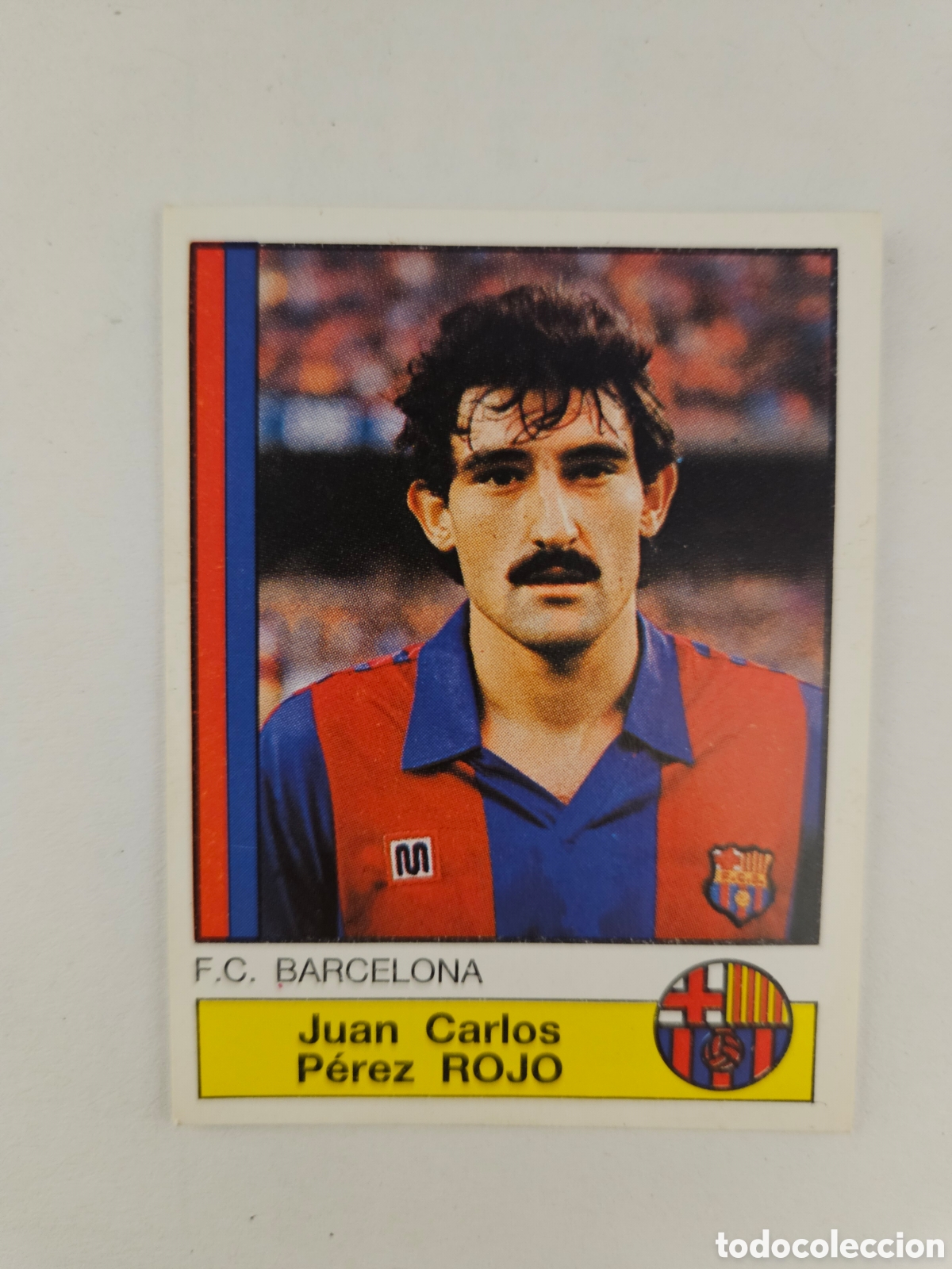 Cromos de f&uacute;tbol: Cromo adhesivo n&ordm; 50 Rojo Barcelona F&Uacute;TBOL 87 de Panini. Nuevo y sin pegar.
