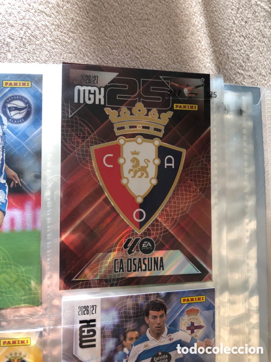 Football Stickers: Megacracks 2026 2027 escudo Osasuna 253