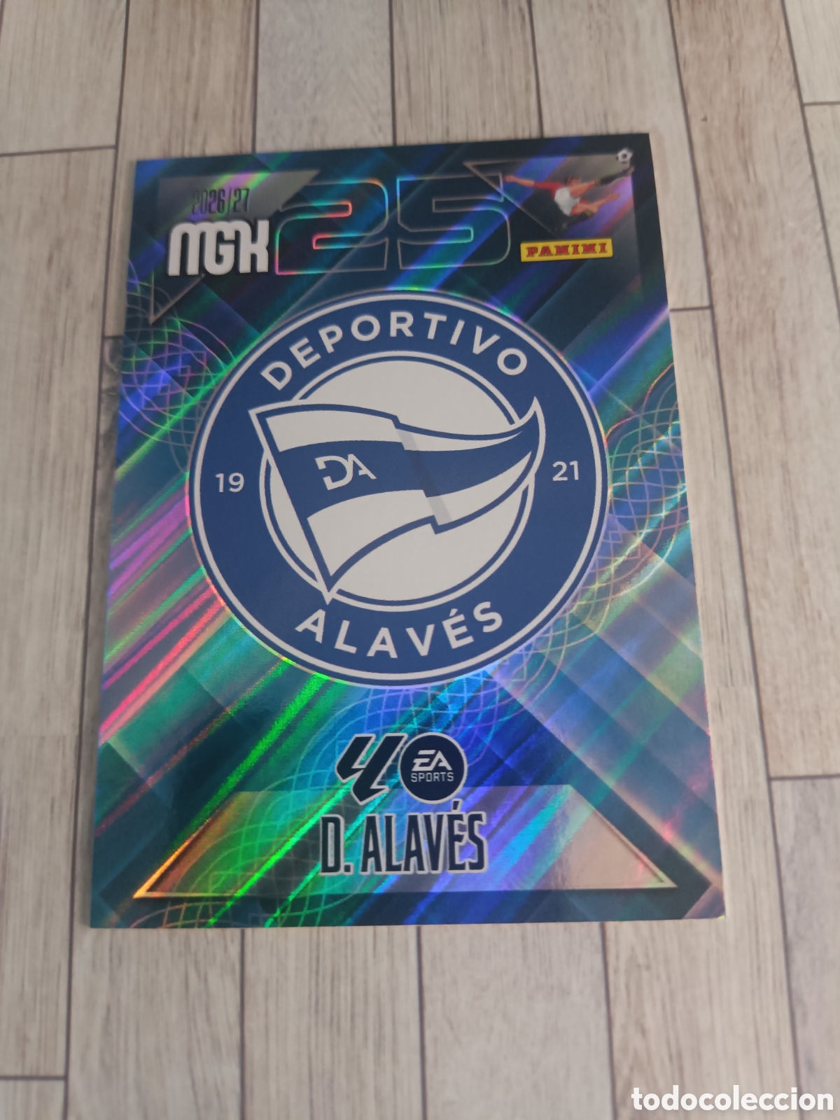 Cromos de f&uacute;tbol: 19 ESCUDO DEPORTIVO ALAVES MEGACRACKS MGK 26 27 PANINI 2026 2027