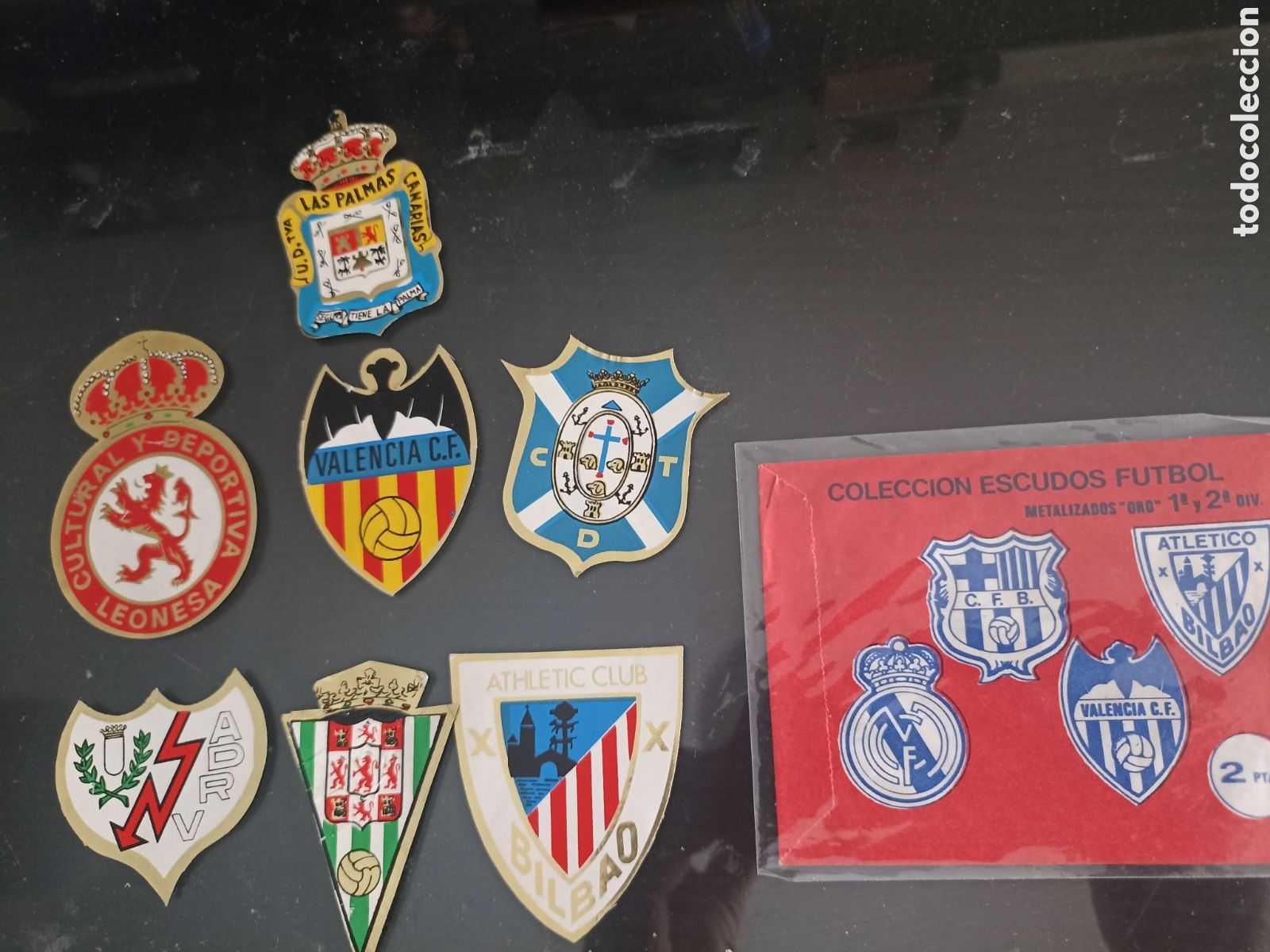 Cromos de f&uacute;tbol: Cromos escudos metalizados adhesivos oro