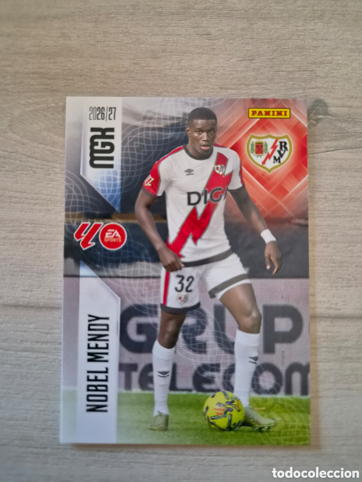 Cromos de f&uacute;tbol: N&deg;295 Rayo Vallecano Nobel Mendy Megacracks 26/27