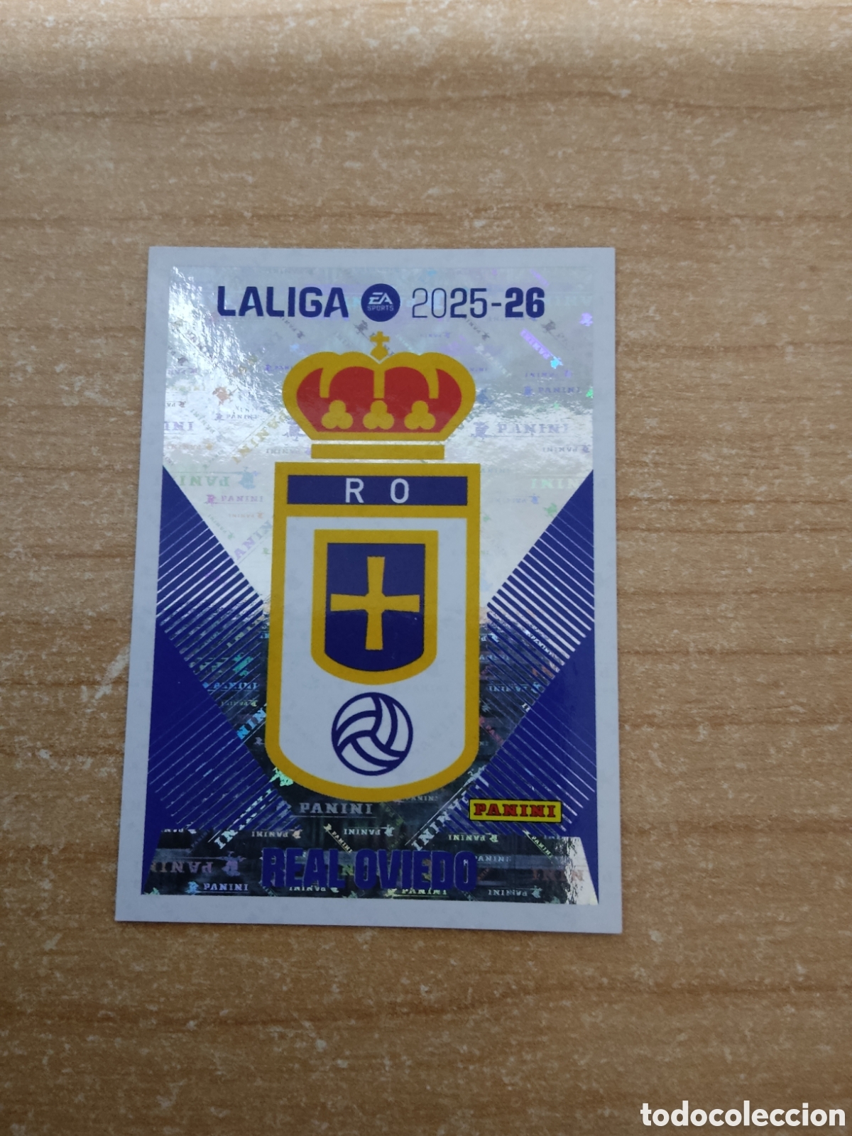 Cromos de f&uacute;tbol: 1 ESCUDO REAL OVIEDO LIGA ESTE 2025 2026