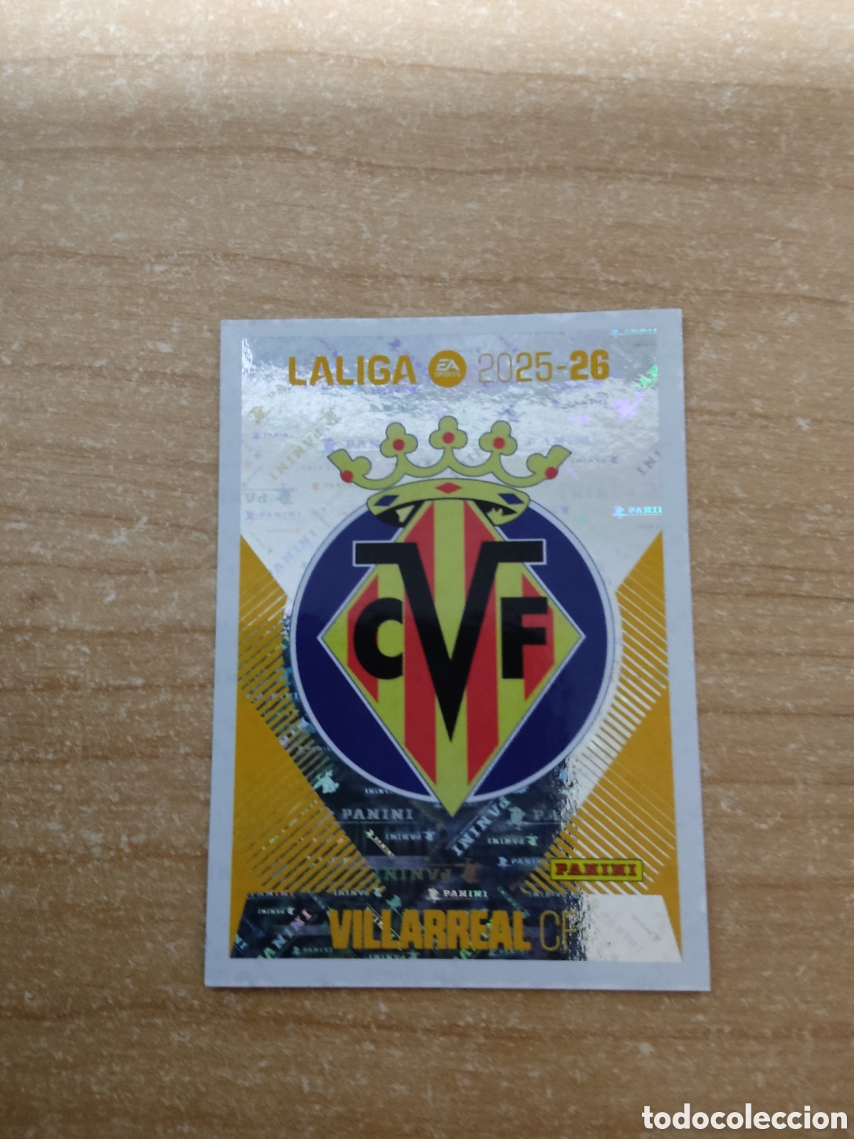 Figurine di Calcio: 1 ESCUDO VILLARREAL LIGA ESTE 2025 2026