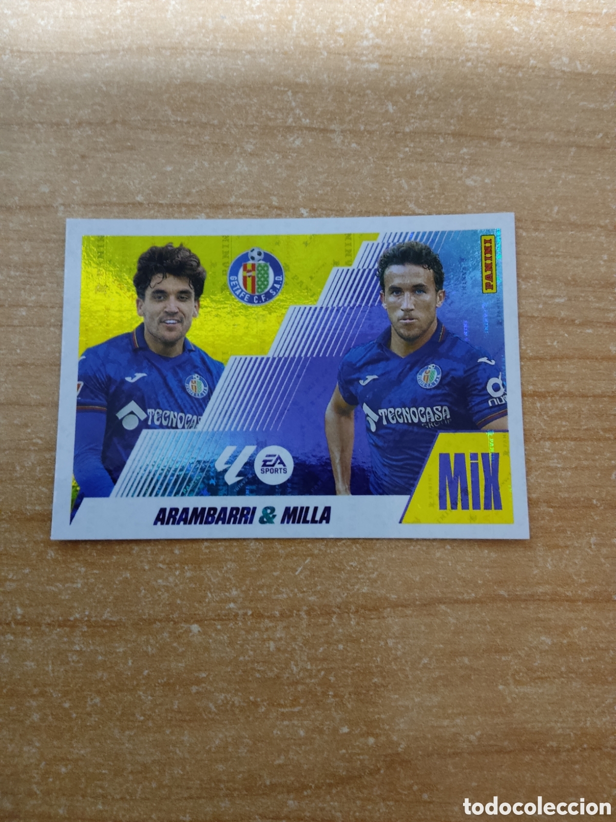 Cartes &agrave; collectionner de Football: 2 ARAMBARRI Y MILLA GETAFE MIX LIGA ESTE 2025 2026