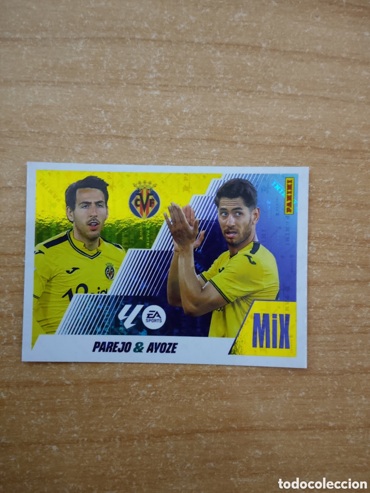 Football Stickers: 19 PAREJO Y AYOZE VILLARREAL MIX LIGA ESTE 2025 2026