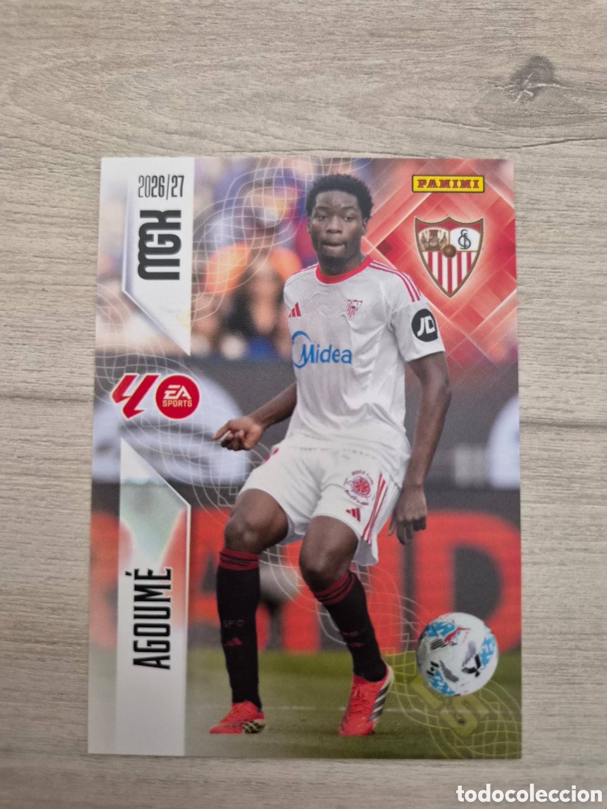 Fu&szlig;ball-Sticker: N&deg;335 Sevilla Agoume Megacracks 26/27