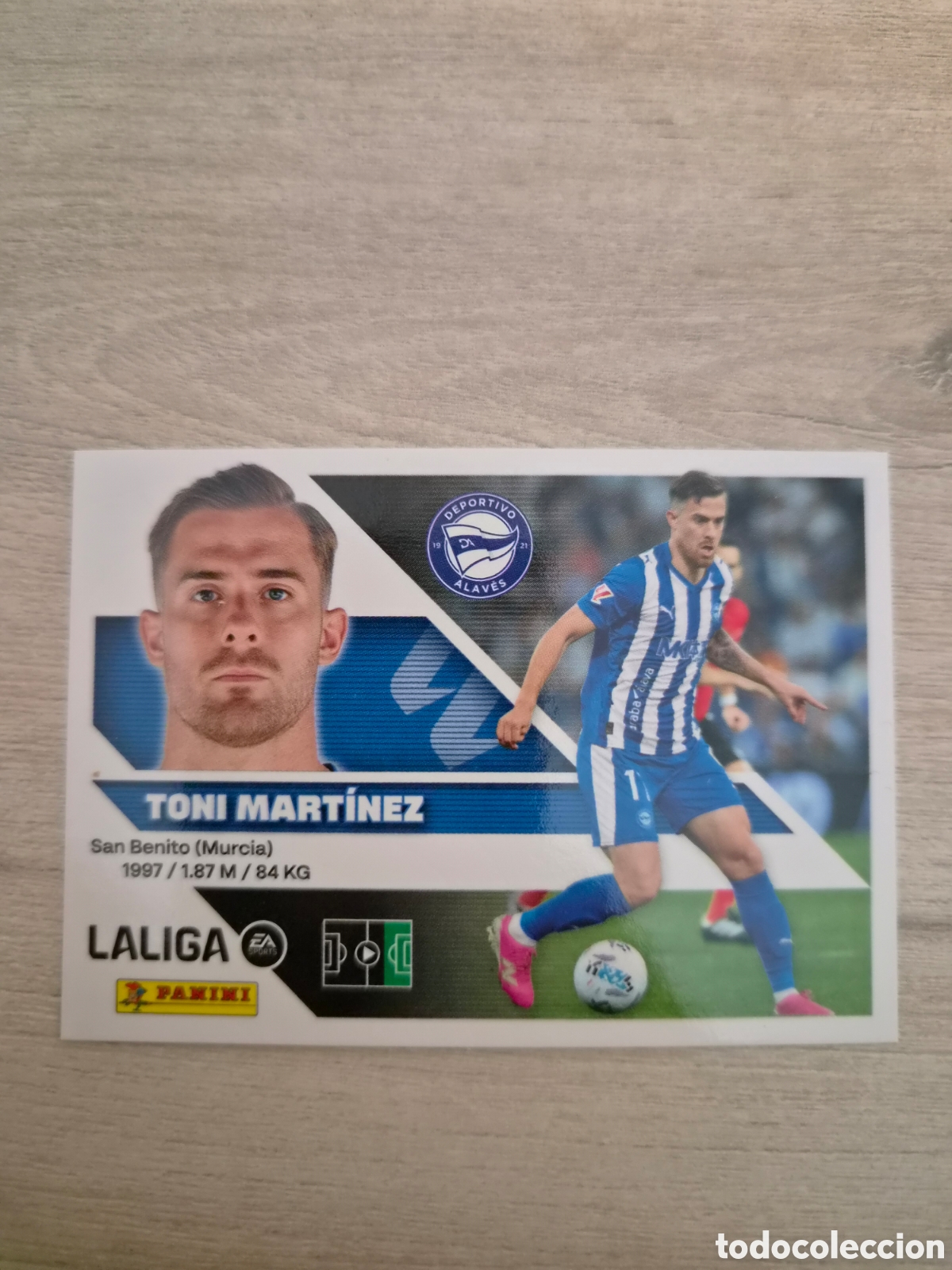 Football Stickers: N&deg;19 Alaves Toni Mart&iacute;nez Liga Este 26/27