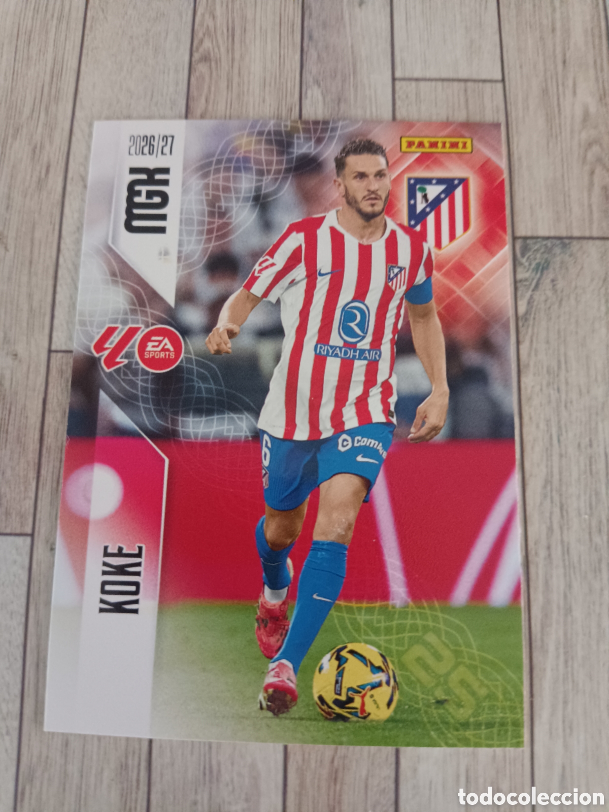 Figurine di Calcio: 64 KOKE ATL&Eacute;TICO DE MADRID MEGACRACKS MGK 26 27 PANINI 2026 2027