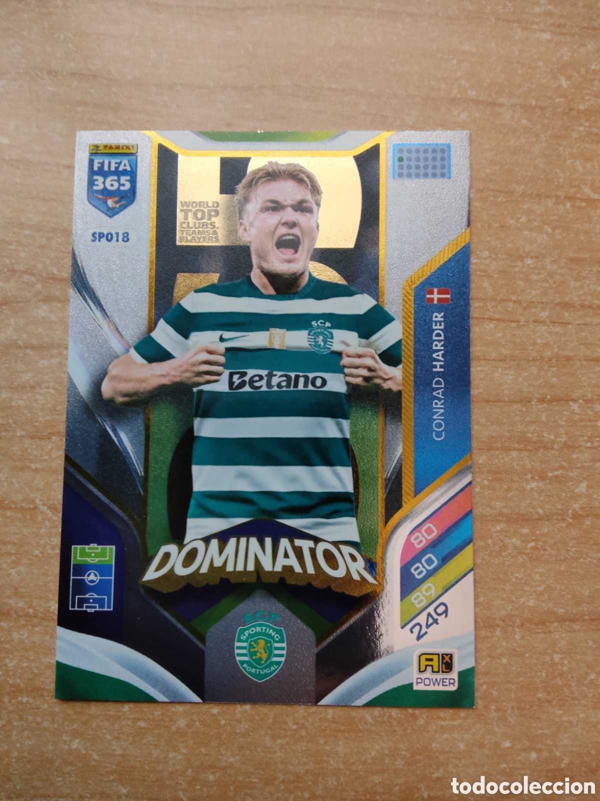 Cromos de f&uacute;tbol: 18 CONRAD HARDER DOMINATOR SPORTING PORTUGAL FIFA 365 ADRENALYN 2026
