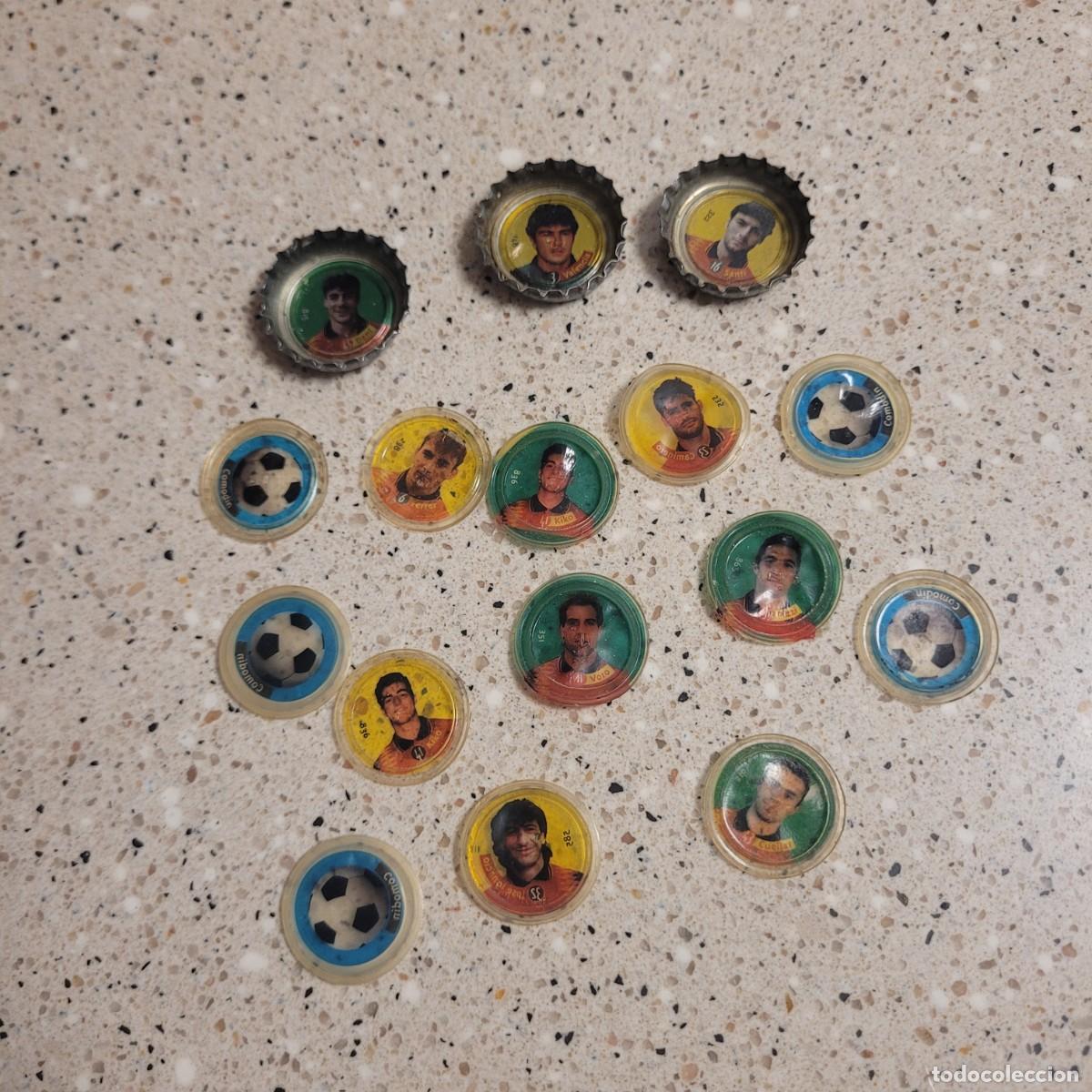 Fu&szlig;ball-Sticker: LOTE DE 16 CHAPAS EN PLASTICO DE JUGADORES DE FUTBOL.
