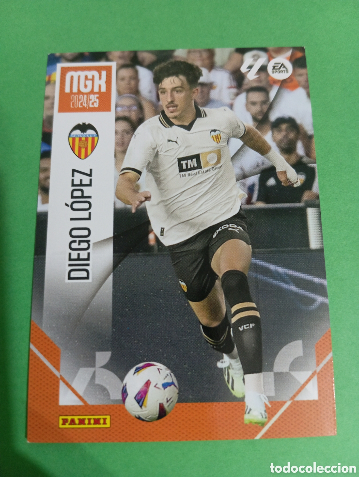 Figurine di Calcio: Diego L&oacute;pez Valencia n&deg;341 / PANINI MEGACRACKS 2024/2025