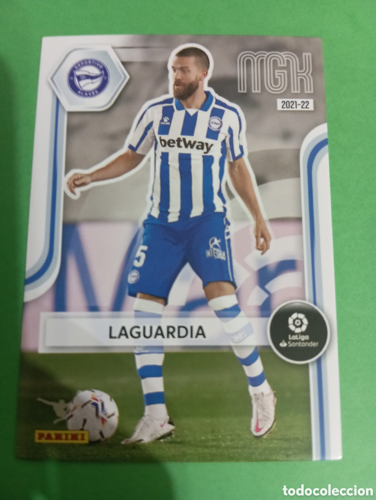 Cartes &agrave; collectionner de Football: Laguardia Alav&eacute;s n&deg;6 / PANINI MEGACRACKS 2021/2022