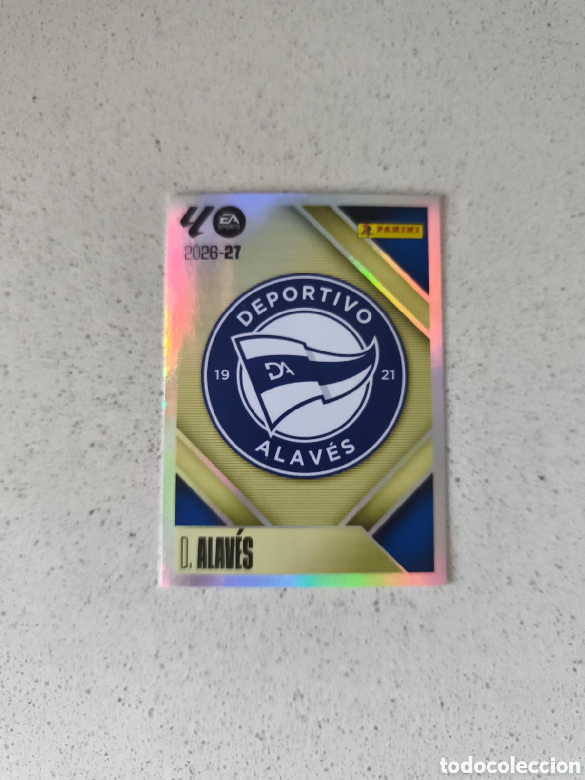 Cromos de f&uacute;tbol: CROMO NUMERO 1 ESCUDO ALAVES. LIGA ESTE 26/27. PANINI.