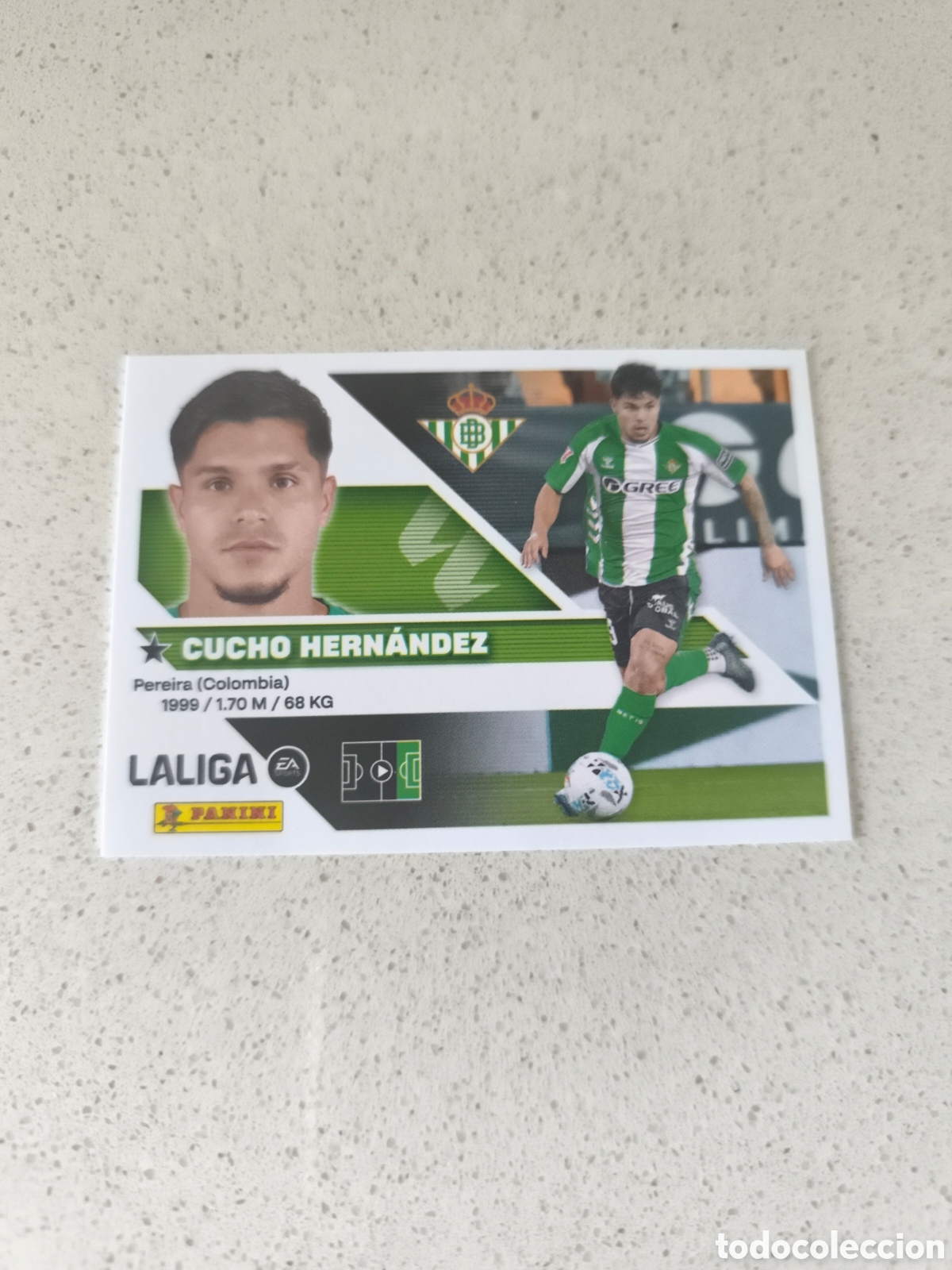 Cartes &agrave; collectionner de Football: CROMO NUMERO 19 CUCHO HERN&Aacute;NDEZ REAL BETIS. LIGA ESTE 26/27. PANINI.