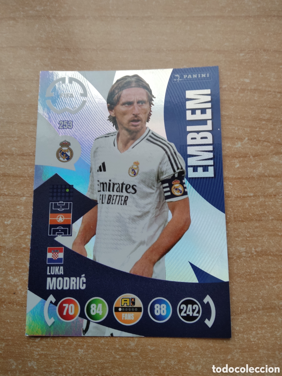 Cromos de f&uacute;tbol: 253 LUKA MODRIC REAL MADRID EMBLEM MUNDIAL DE CLUBES ADRENALYN 2025