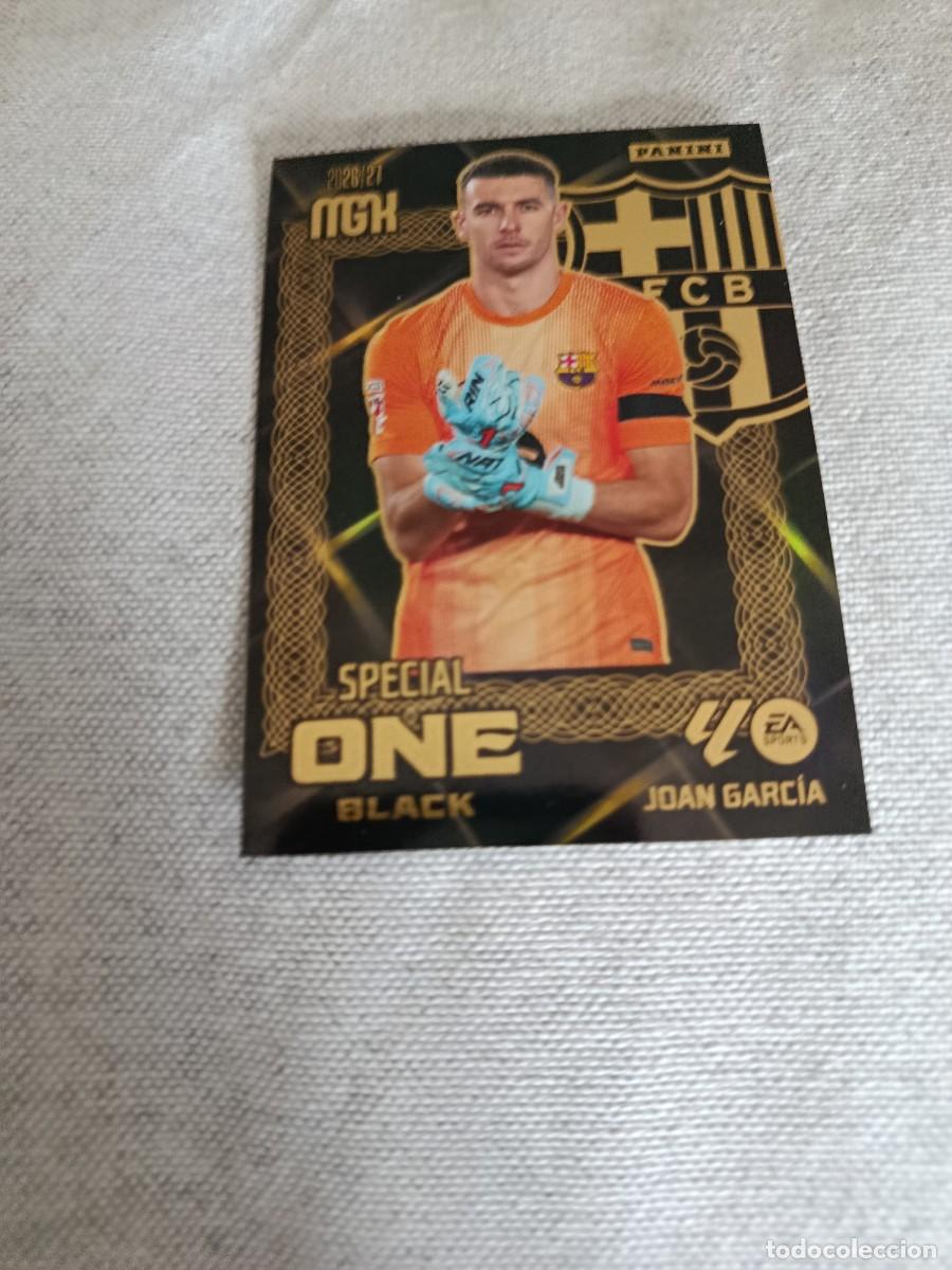 Fu&szlig;ball-Sticker: Megacracks 26/27. Joan Garc&iacute;a. Barcelona. Special one black.