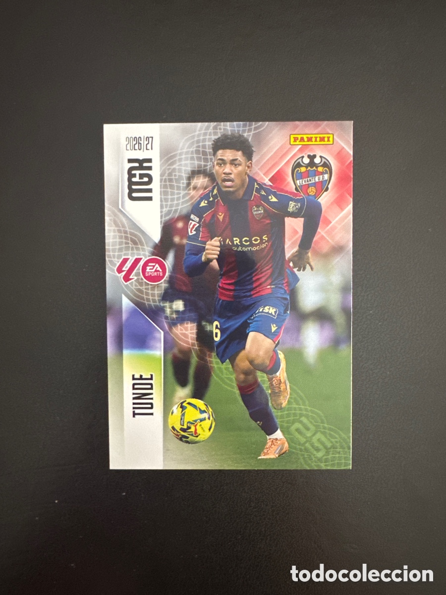Football Stickers: TUNDE LEVANTE N&Uacute;MERO 212 MEGACRACKS 2026 2027