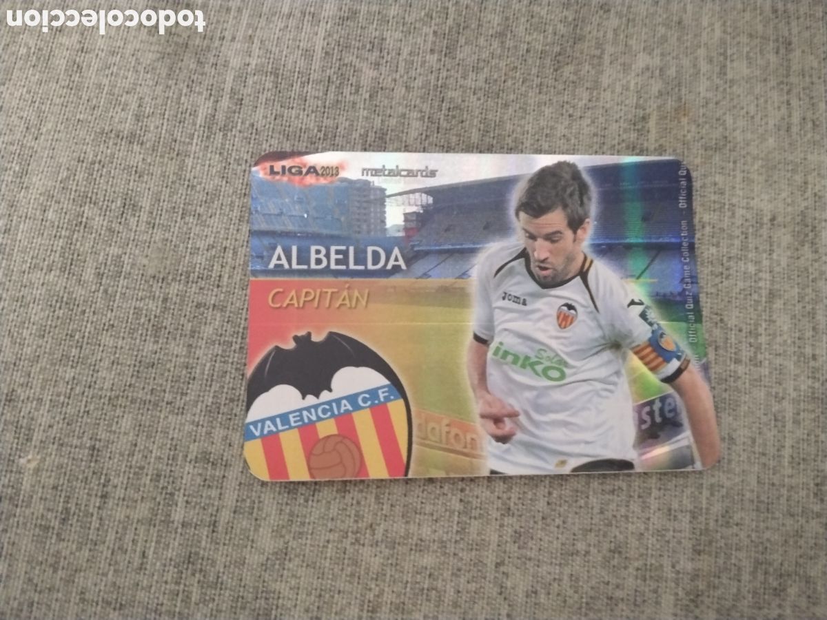 Cromos de f&uacute;tbol: MUNDICROMO QUIZ GAME LIGA 2013 - METALCARD CAPITAN ALBELDA - VALENCIA CF ( FONDO RAYAS VERTICALES)