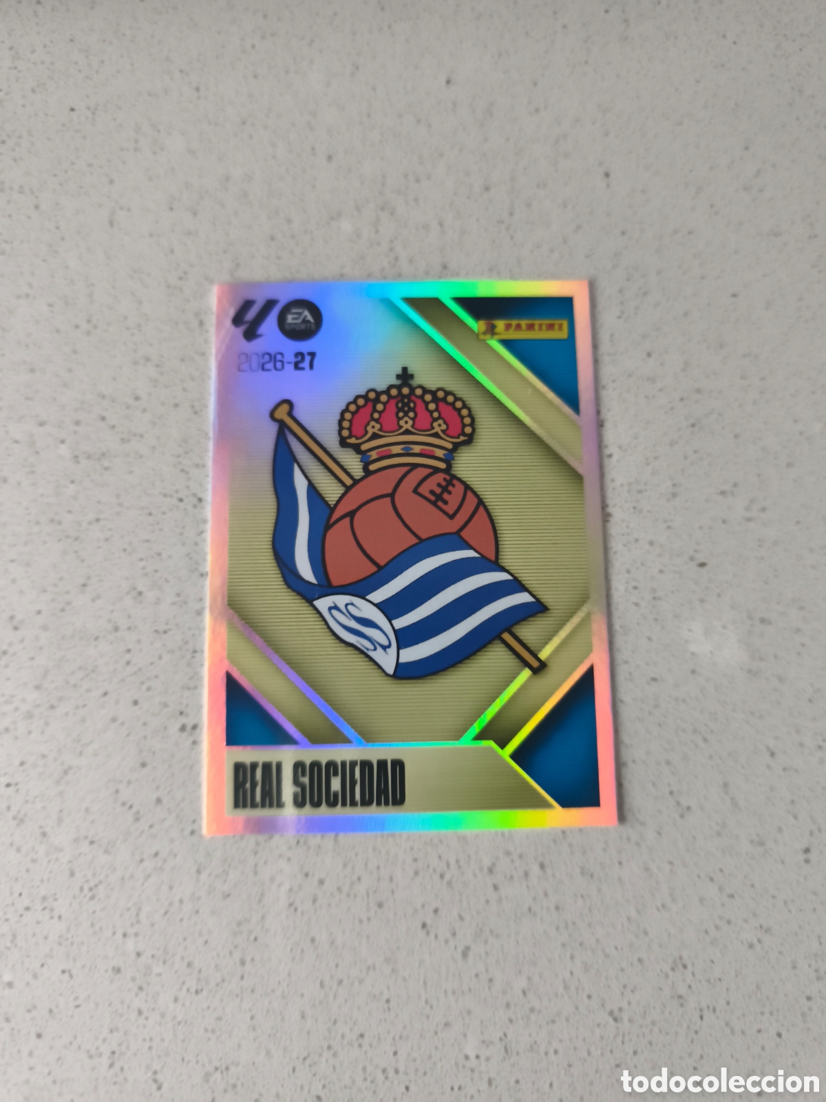 Fu&szlig;ball-Sticker: CROMO N&Uacute;MERO 1 ESCUDO REAL SOCIEDAD. LIGA ESTE 26/27. PANINI.