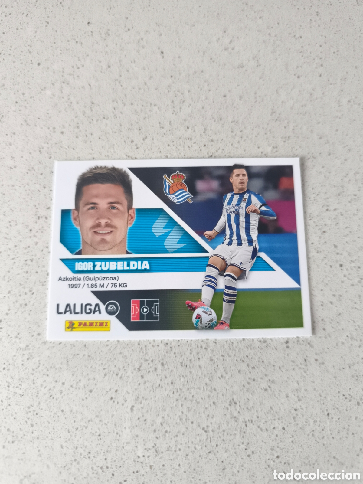 Fu&szlig;ball-Sticker: CROMO N&Uacute;MERO 6 ZUBELDIA REAL SOCIEDAD. LIGA ESTE 26/27. PANINI.
