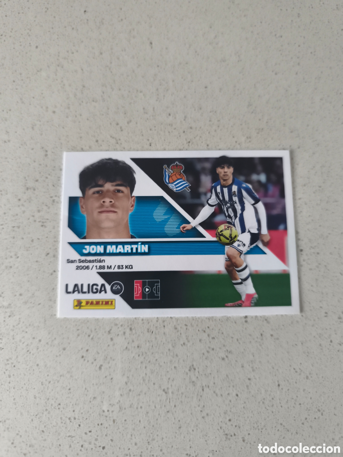 Fu&szlig;ball-Sticker: CROMO N&Uacute;MERO 7 JON MARTIN REAL SOCIEDAD. LIGA ESTE 26/27. PANINI.