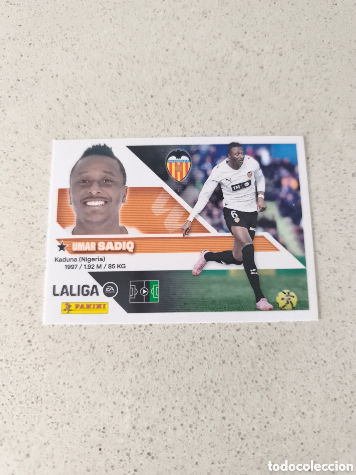 Figurine di Calcio: CROMO NUMERO 20A SADIQ VALENCIA. LIGA ESTE 26/27. PANINI.
