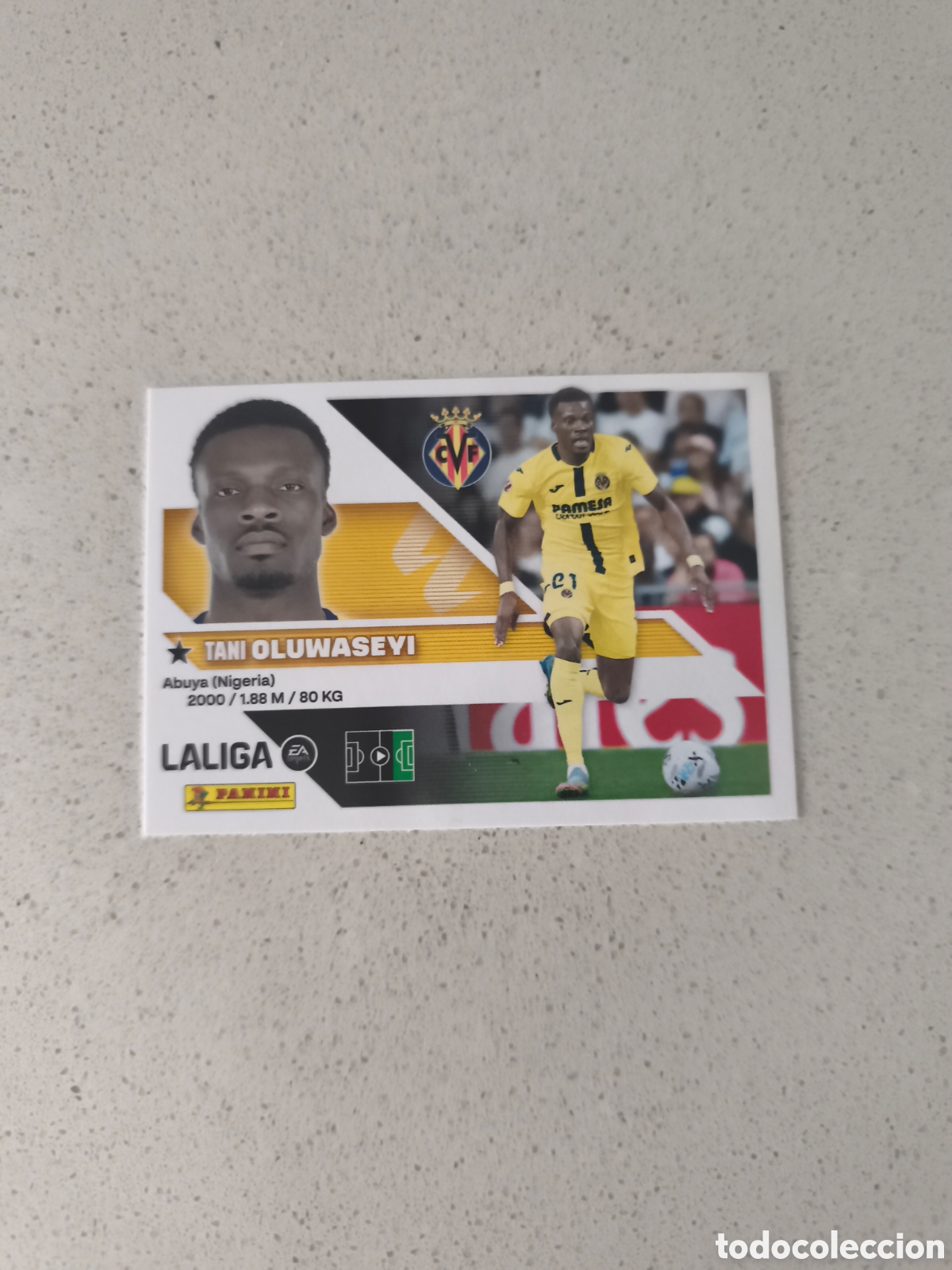 Cromos de Futebol: CROMO NUMERO 16 OLUWASEVI VILLARREAL. LIGA ESTE 26/27. PANINI.
