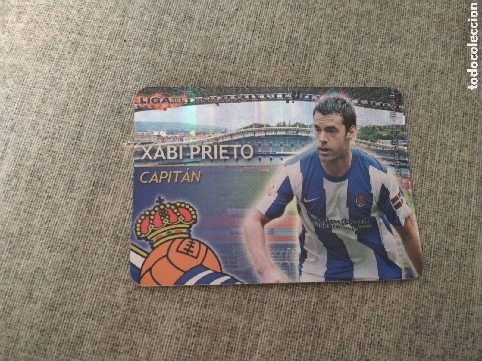 Football Stickers: MUNDICROMO QUIZ GAME LIGA 2013 - METALCARD CAPITAN XABI PRIETO - R. SOCIEDAD (FONDO RAYAS VERTICAL)