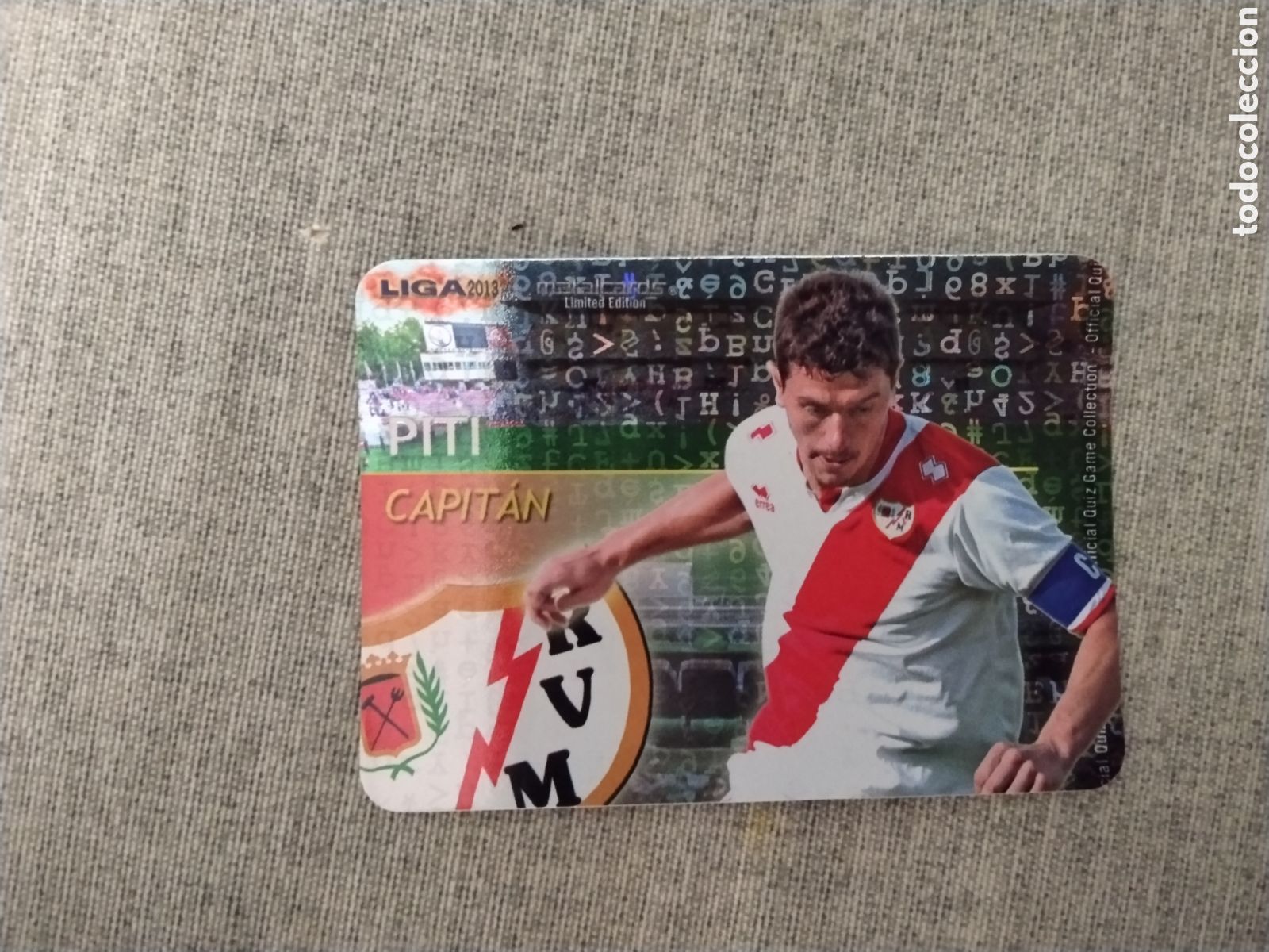 Cromos de f&uacute;tbol: MUNDICROMO QUIZ GAME LIGA 2013 - METALCARD CAPITAN PITI - RAYO VALLECANO (FONDO LETRAS )