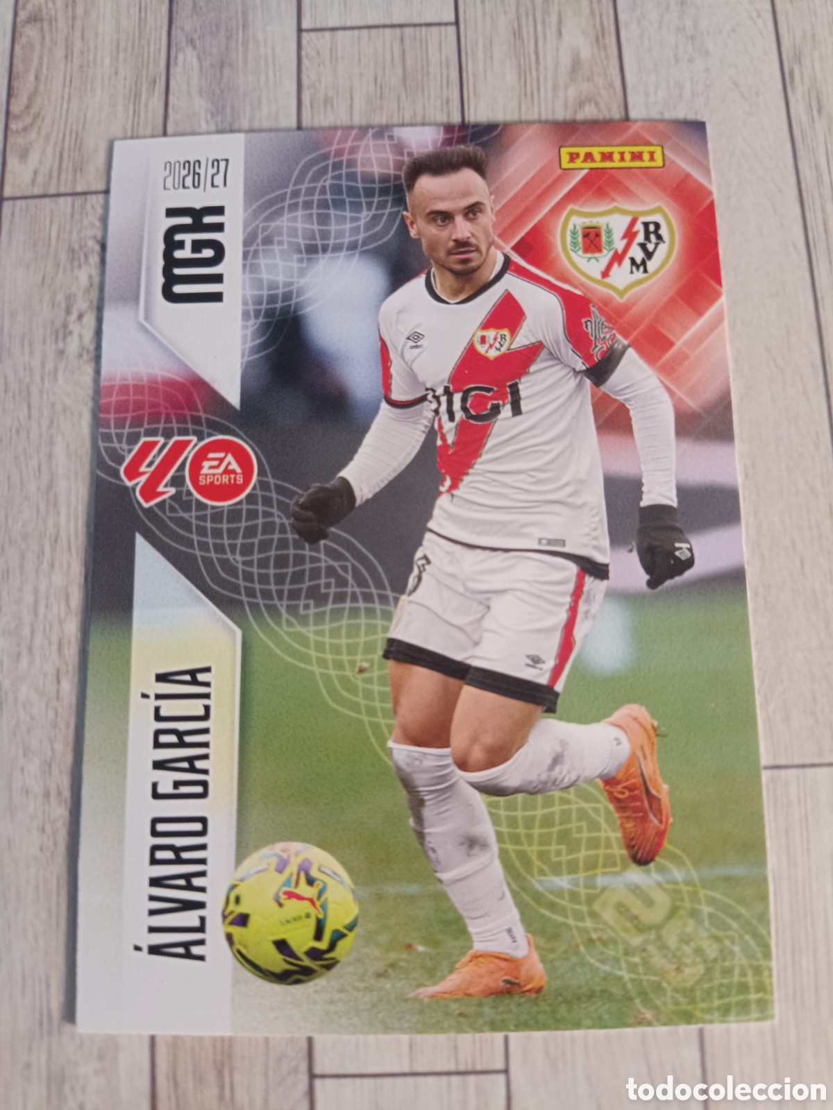 Cromos de f&uacute;tbol: 303 ALVARO GARC&Iacute;A RAYO VALLECANO MEGACRACKS MGK 26 27 PANINI 2026 2027